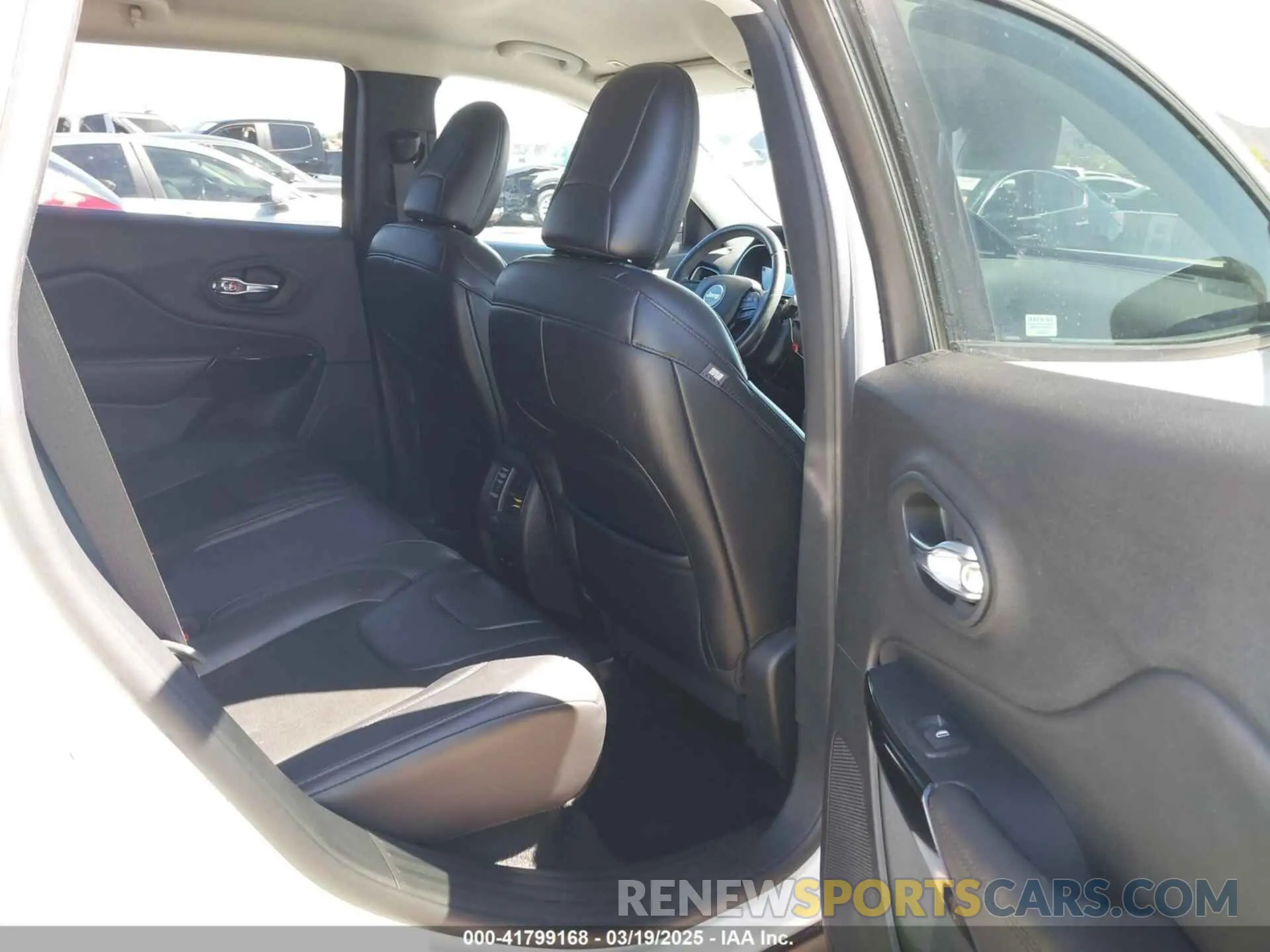 8 fotografías del automóvil dañado 1C4PJLLB7KD479071 JEEP CHEROKEE 2019