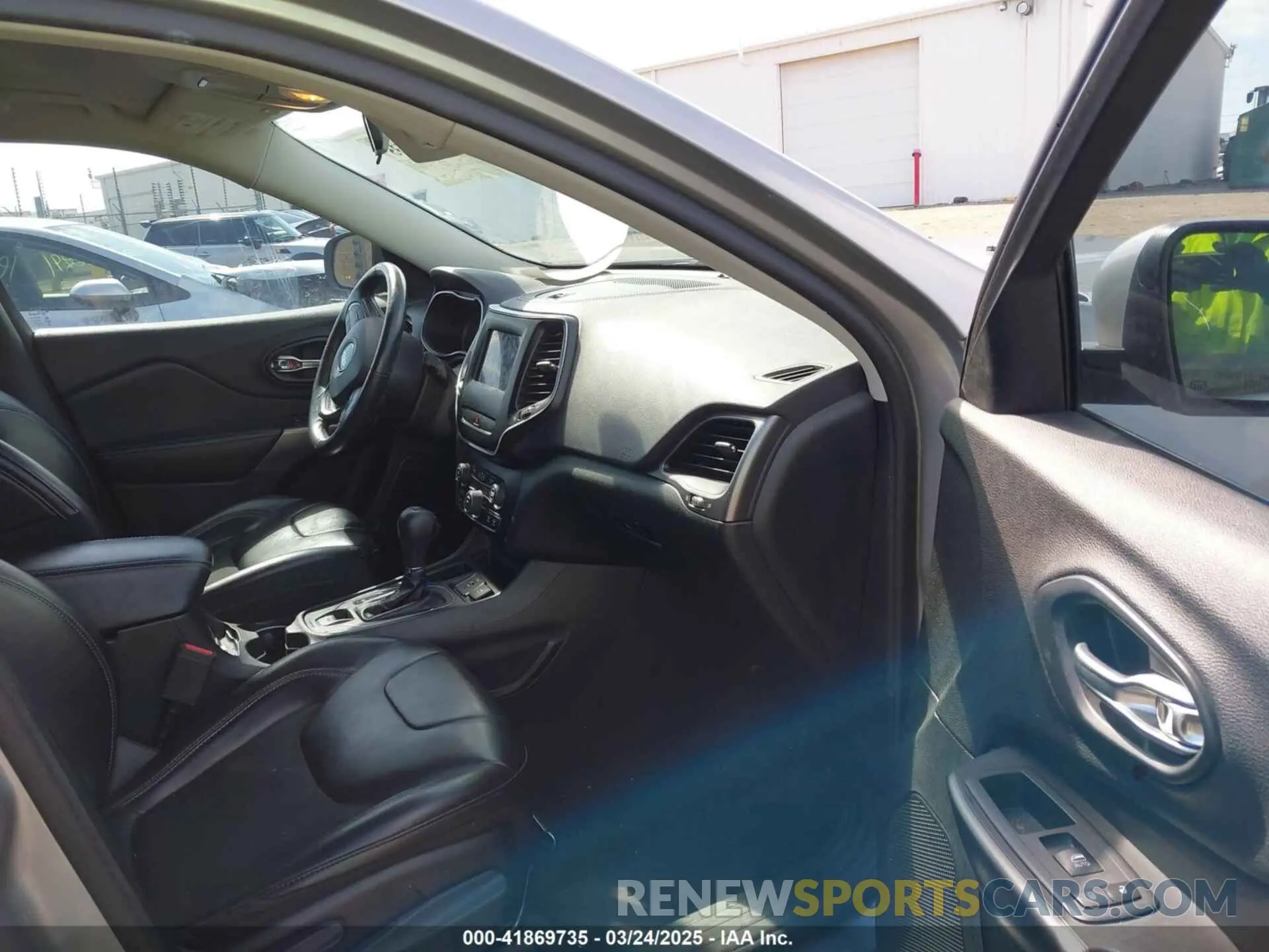 5 fotografías del automóvil dañado 1C4PJLLB8KD144661 JEEP CHEROKEE 2019