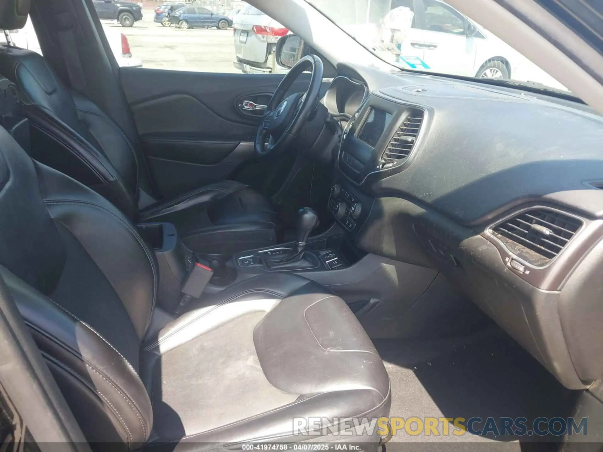 5 fotografías del automóvil dañado 1C4PJLLB9KD248110 JEEP CHEROKEE 2019