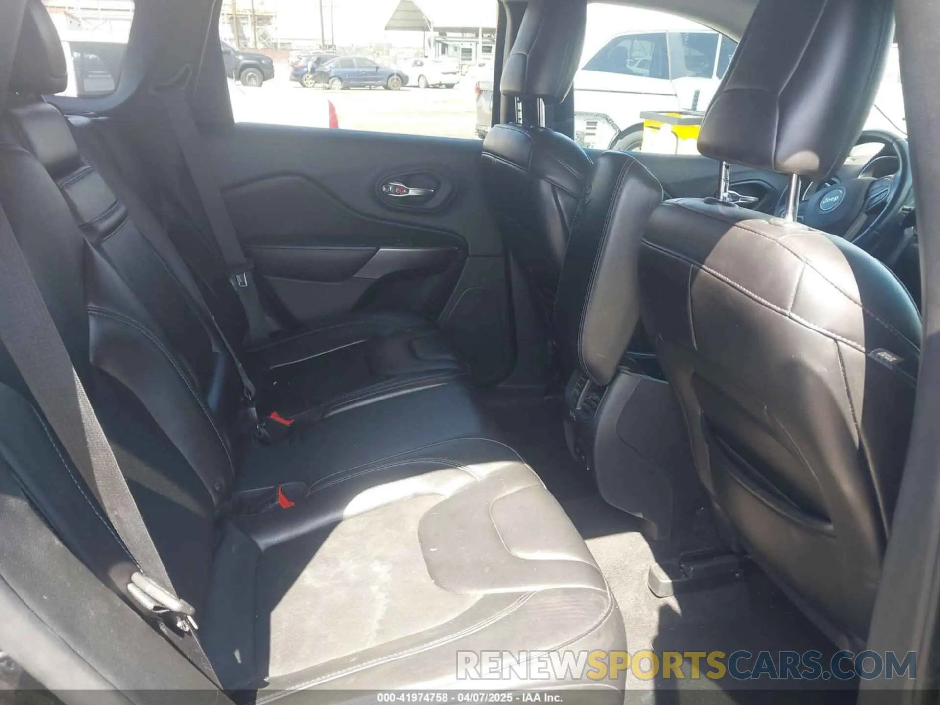 8 fotografías del automóvil dañado 1C4PJLLB9KD248110 JEEP CHEROKEE 2019