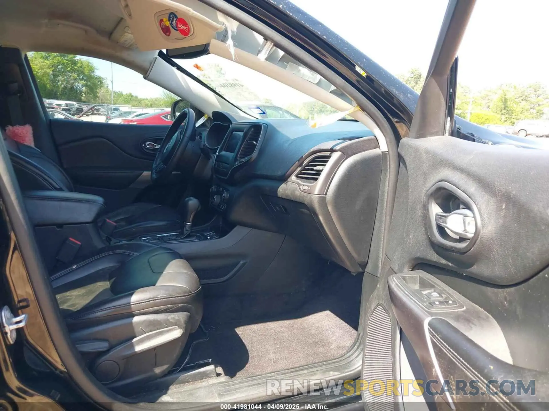 5 fotografías del automóvil dañado 1C4PJLLBXKD123116 JEEP CHEROKEE 2019