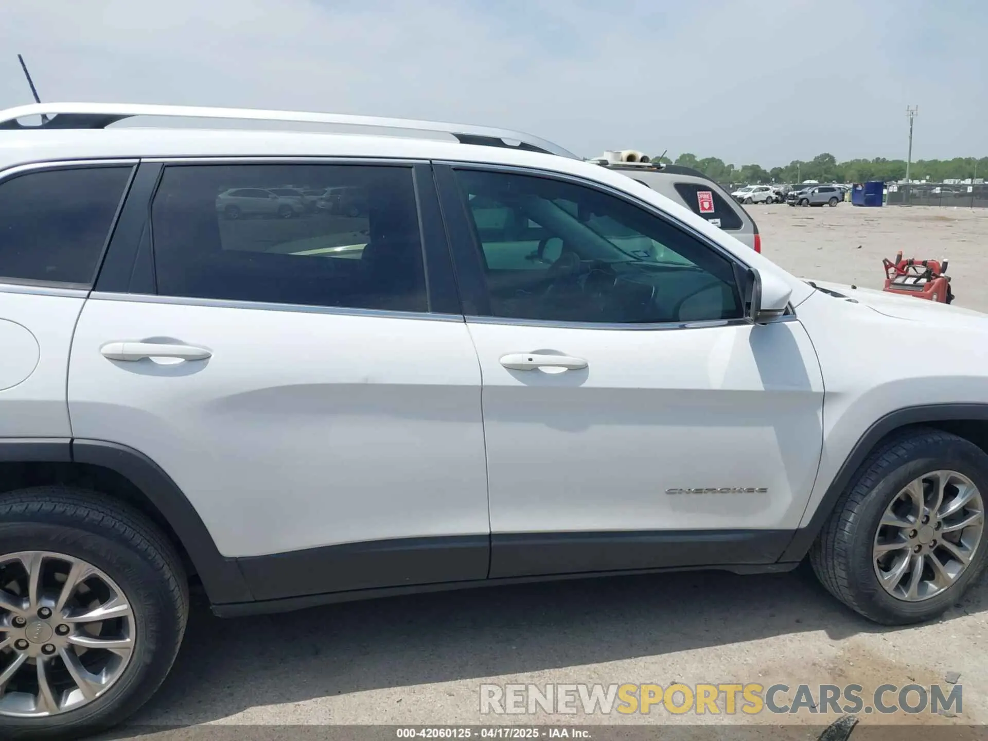 13 fotografías del automóvil dañado 1C4PJLLBXKD220221 JEEP CHEROKEE 2019