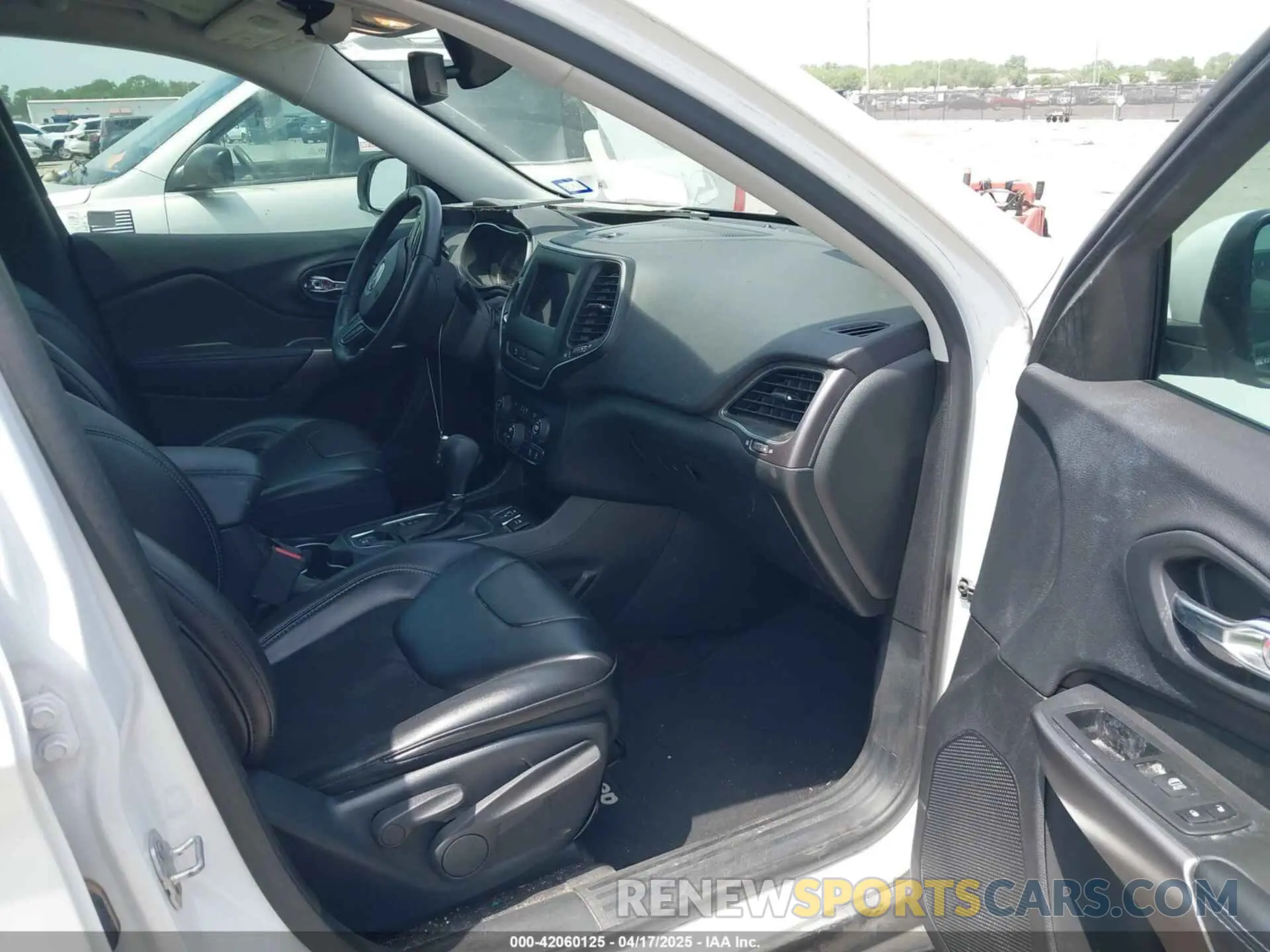5 fotografías del automóvil dañado 1C4PJLLBXKD220221 JEEP CHEROKEE 2019