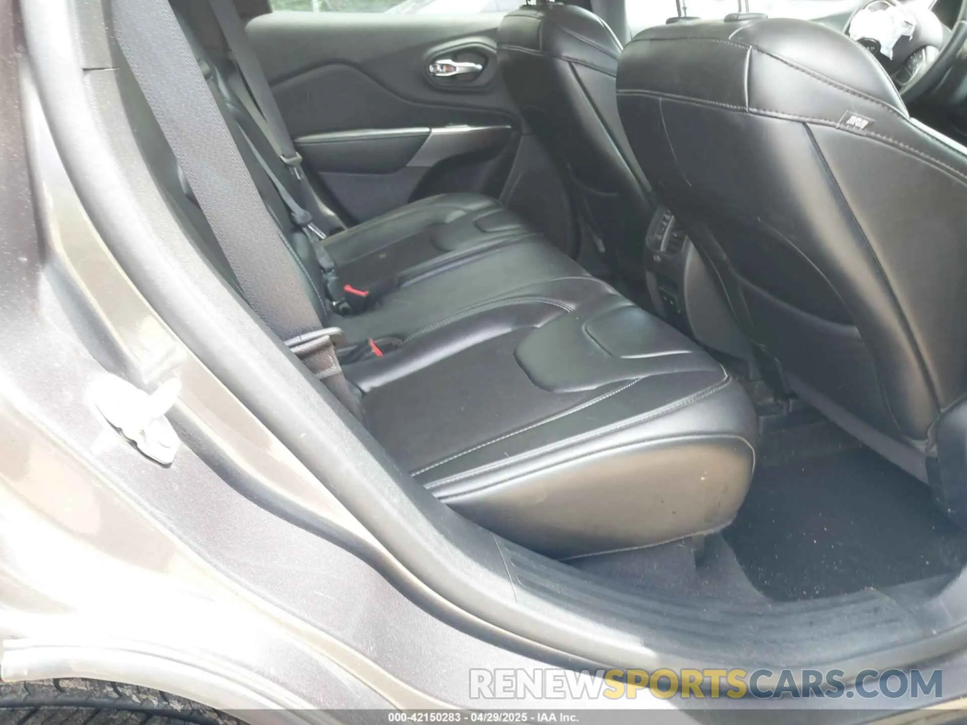 8 fotografías del automóvil dañado 1C4PJLLBXKD305219 JEEP CHEROKEE 2019