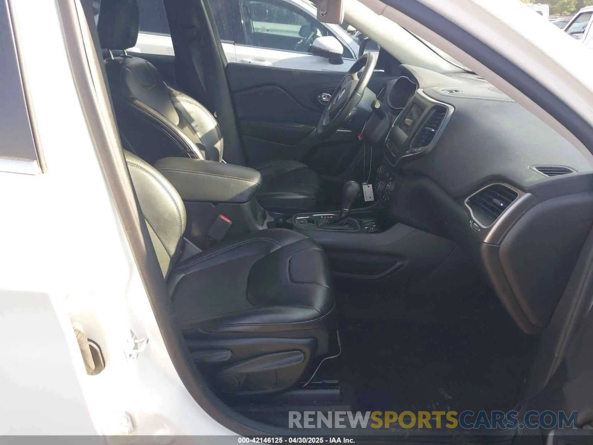 5 fotografías del automóvil dañado 1C4PJLLBXKD308346 JEEP CHEROKEE 2019