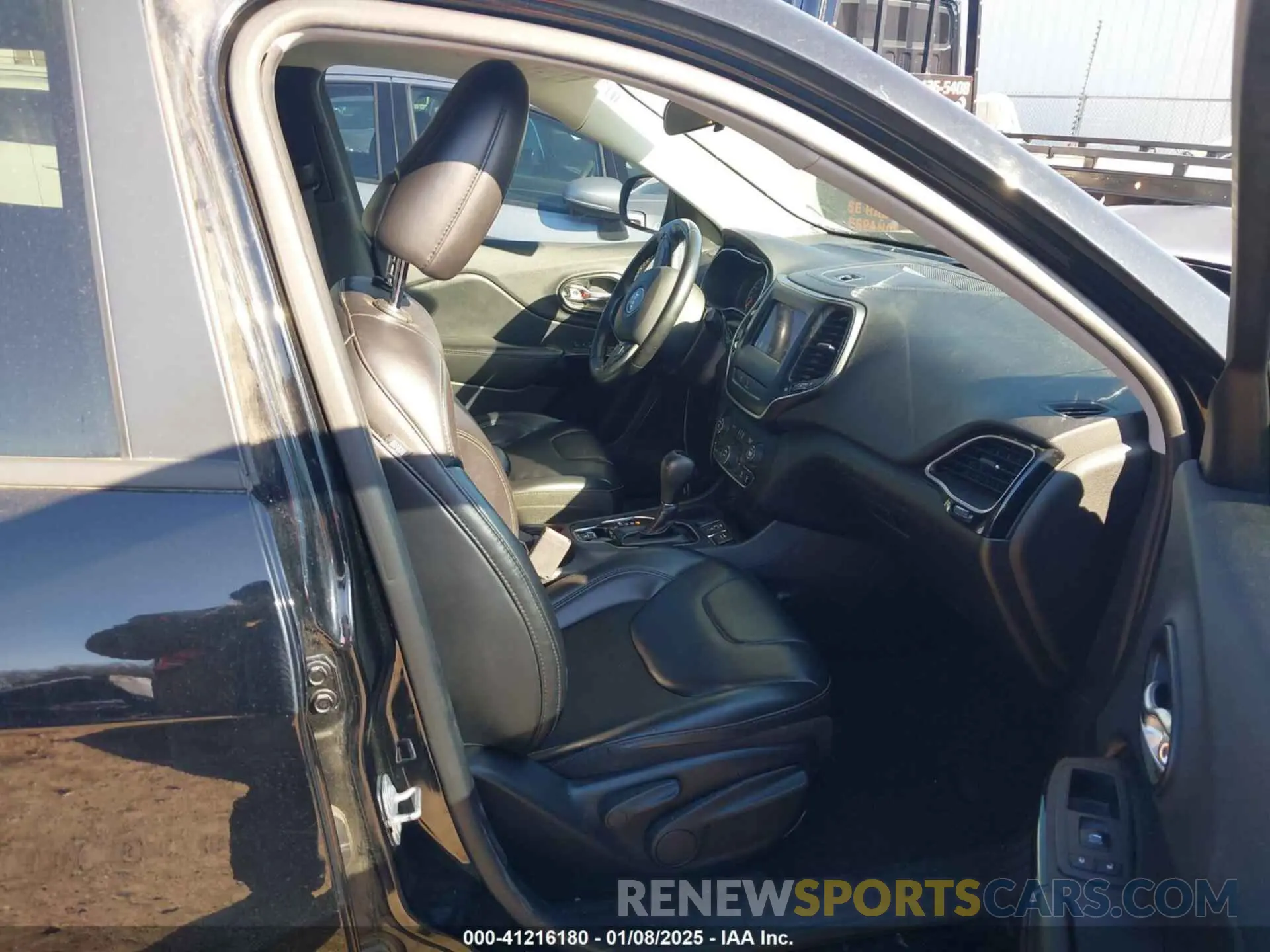 5 fotografías del automóvil dañado 1C4PJLLBXKD339287 JEEP CHEROKEE 2019
