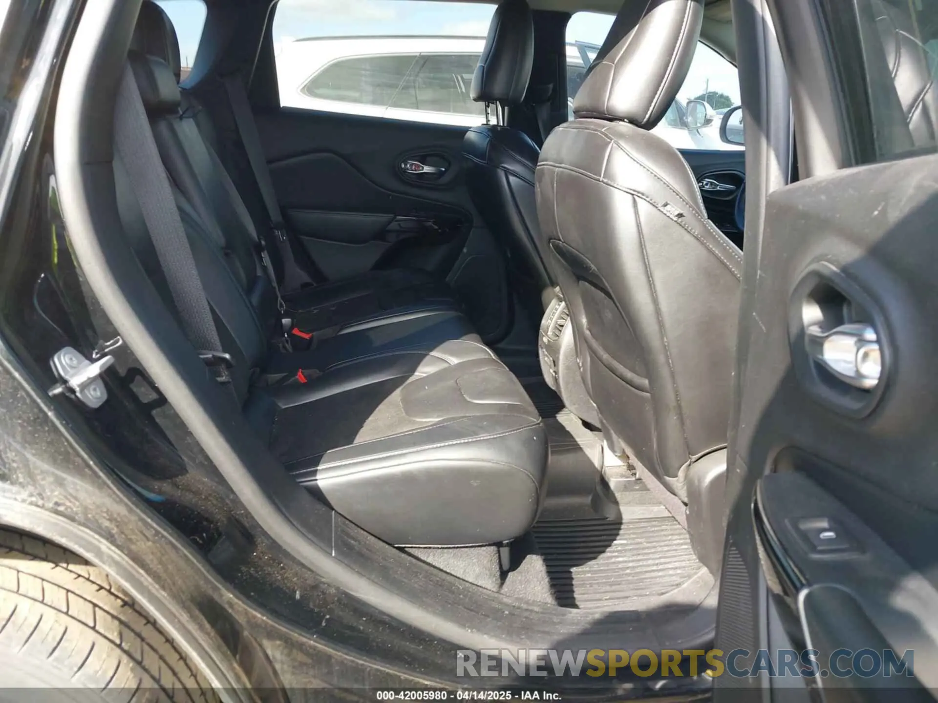 8 fotografías del automóvil dañado 1C4PJLLBXKD482661 JEEP CHEROKEE 2019