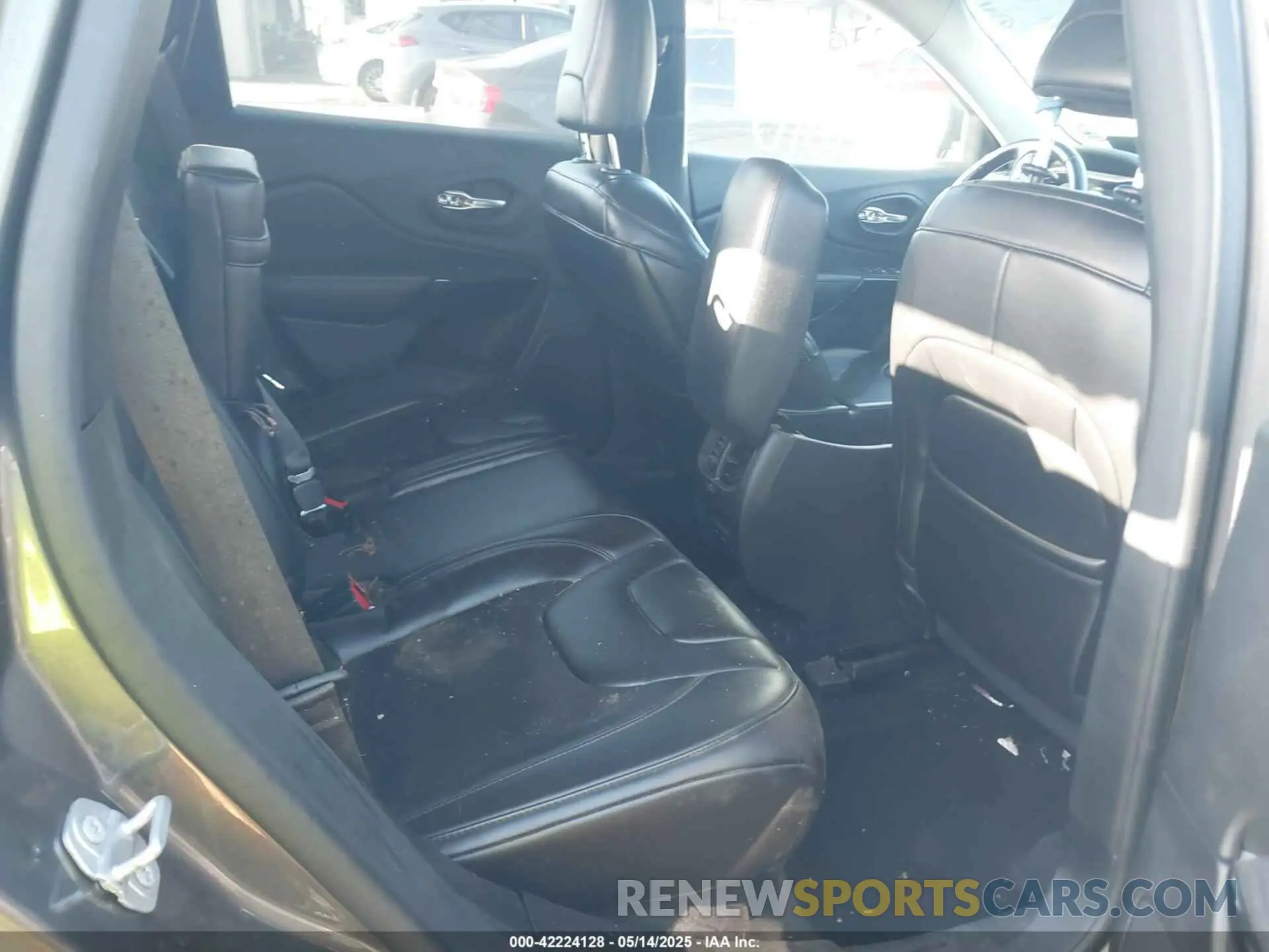 8 fotografías del automóvil dañado 1C4PJLLN9KD303312 JEEP CHEROKEE 2019