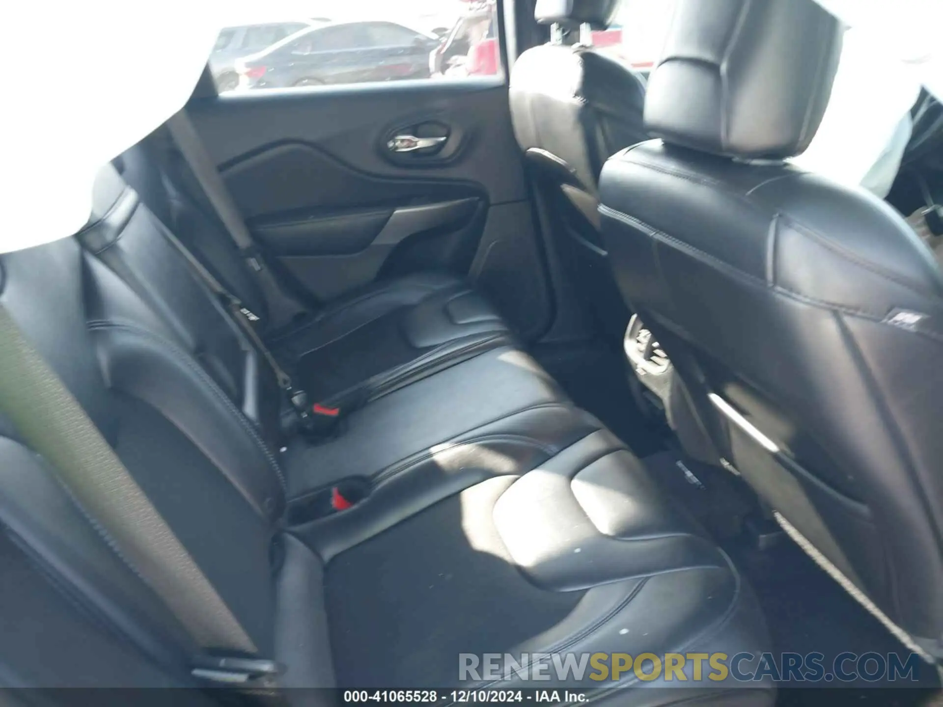8 fotografías del automóvil dañado 1C4PJLLX4KD275338 JEEP CHEROKEE 2019