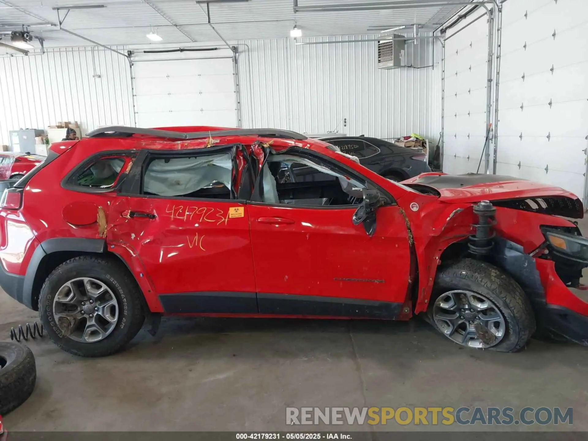 13 fotografías del automóvil dañado 1C4PJMBX3KD272972 JEEP CHEROKEE 2019