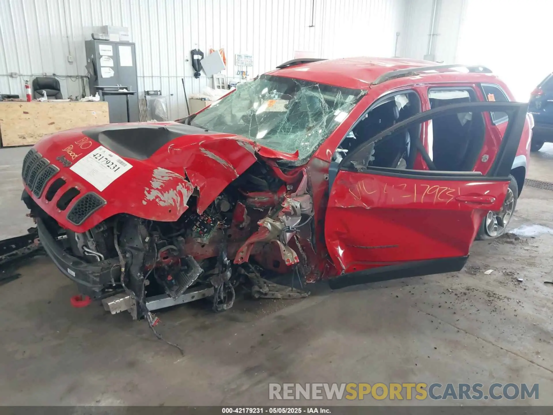 2 fotografías del automóvil dañado 1C4PJMBX3KD272972 JEEP CHEROKEE 2019