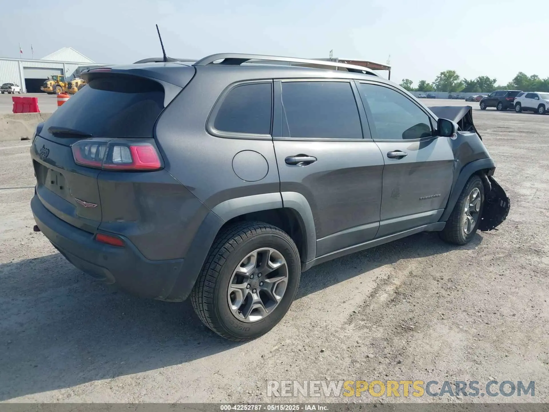 4 fotografías del automóvil dañado 1C4PJMBX7KD189366 JEEP CHEROKEE 2019