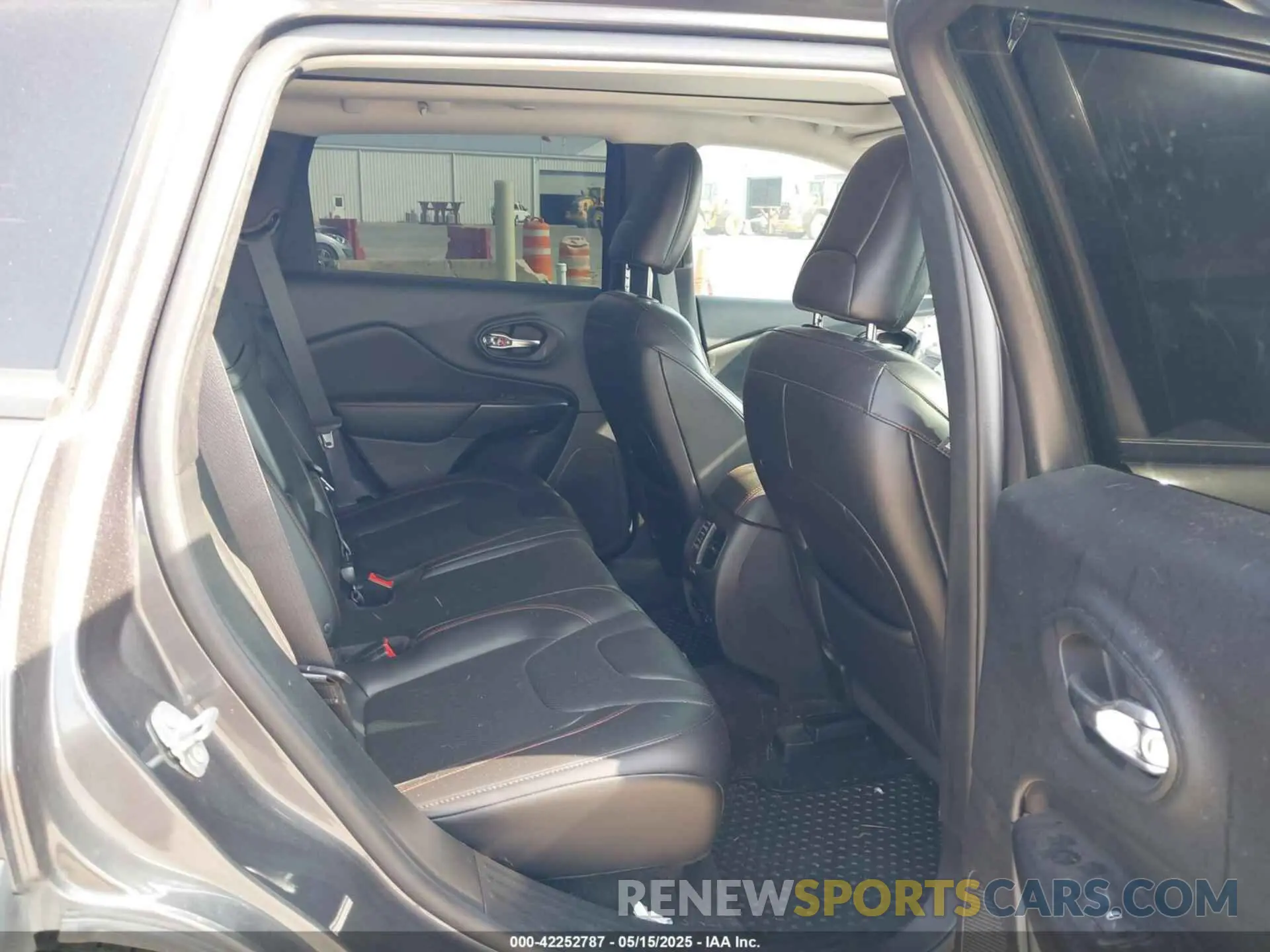 8 fotografías del automóvil dañado 1C4PJMBX7KD189366 JEEP CHEROKEE 2019