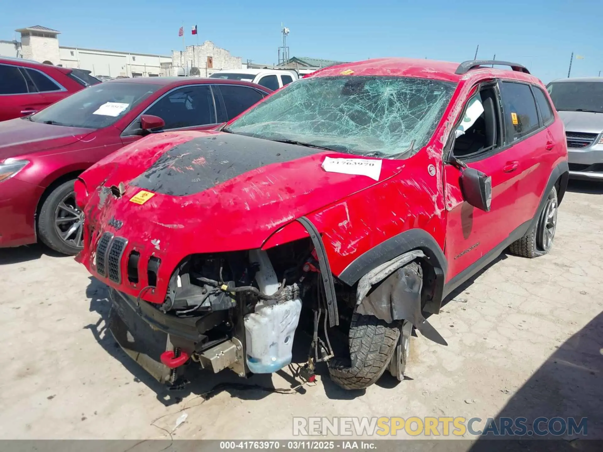 2 fotografías del automóvil dañado 1C4PJMBX8KD305108 JEEP CHEROKEE 2019