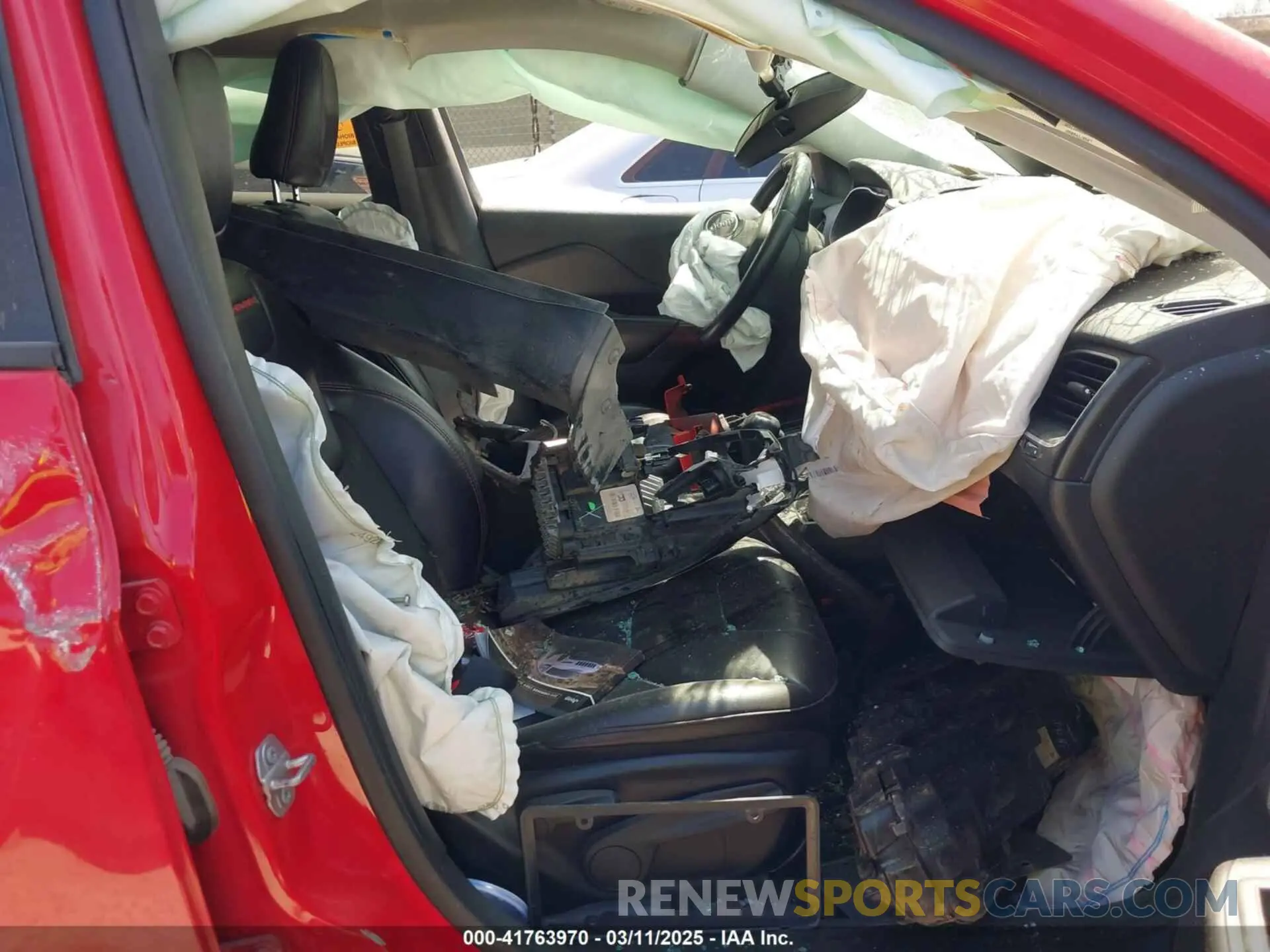 5 fotografías del automóvil dañado 1C4PJMBX8KD305108 JEEP CHEROKEE 2019