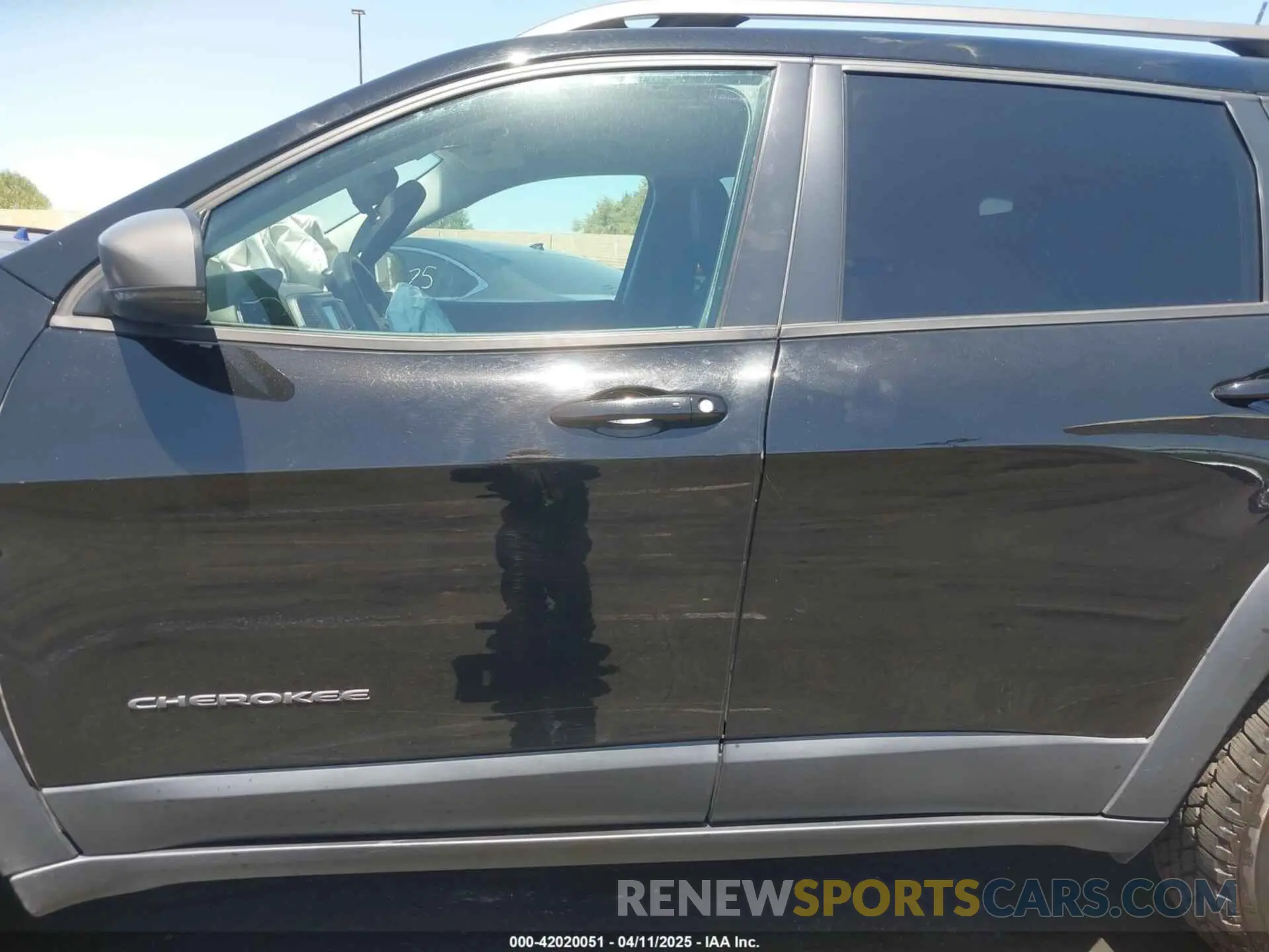 15 fotografías del automóvil dañado 1C4PJMBXXKD433284 JEEP CHEROKEE 2019