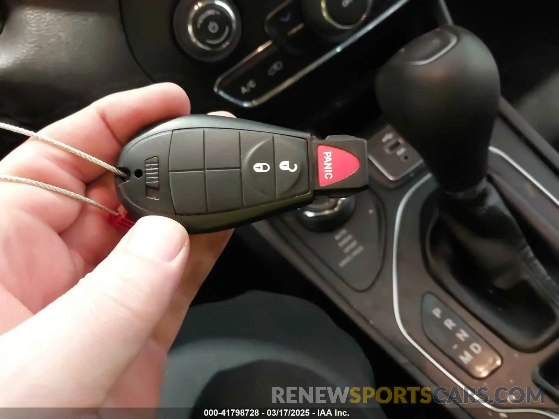 11 fotografías del automóvil dañado 1C4PJMCB0KD122398 JEEP CHEROKEE 2019