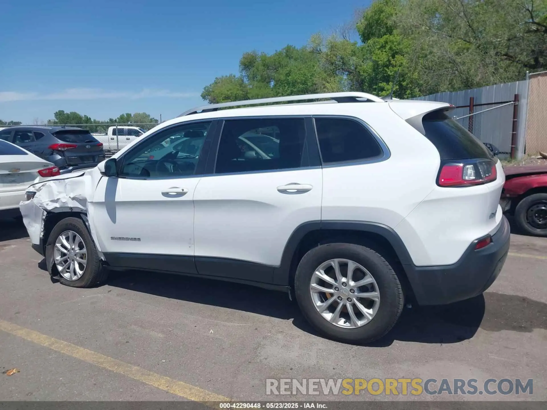14 fotografías del automóvil dañado 1C4PJMCB1KD228813 JEEP CHEROKEE 2019