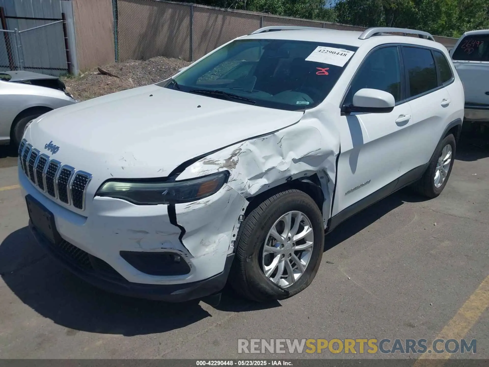 2 fotografías del automóvil dañado 1C4PJMCB1KD228813 JEEP CHEROKEE 2019