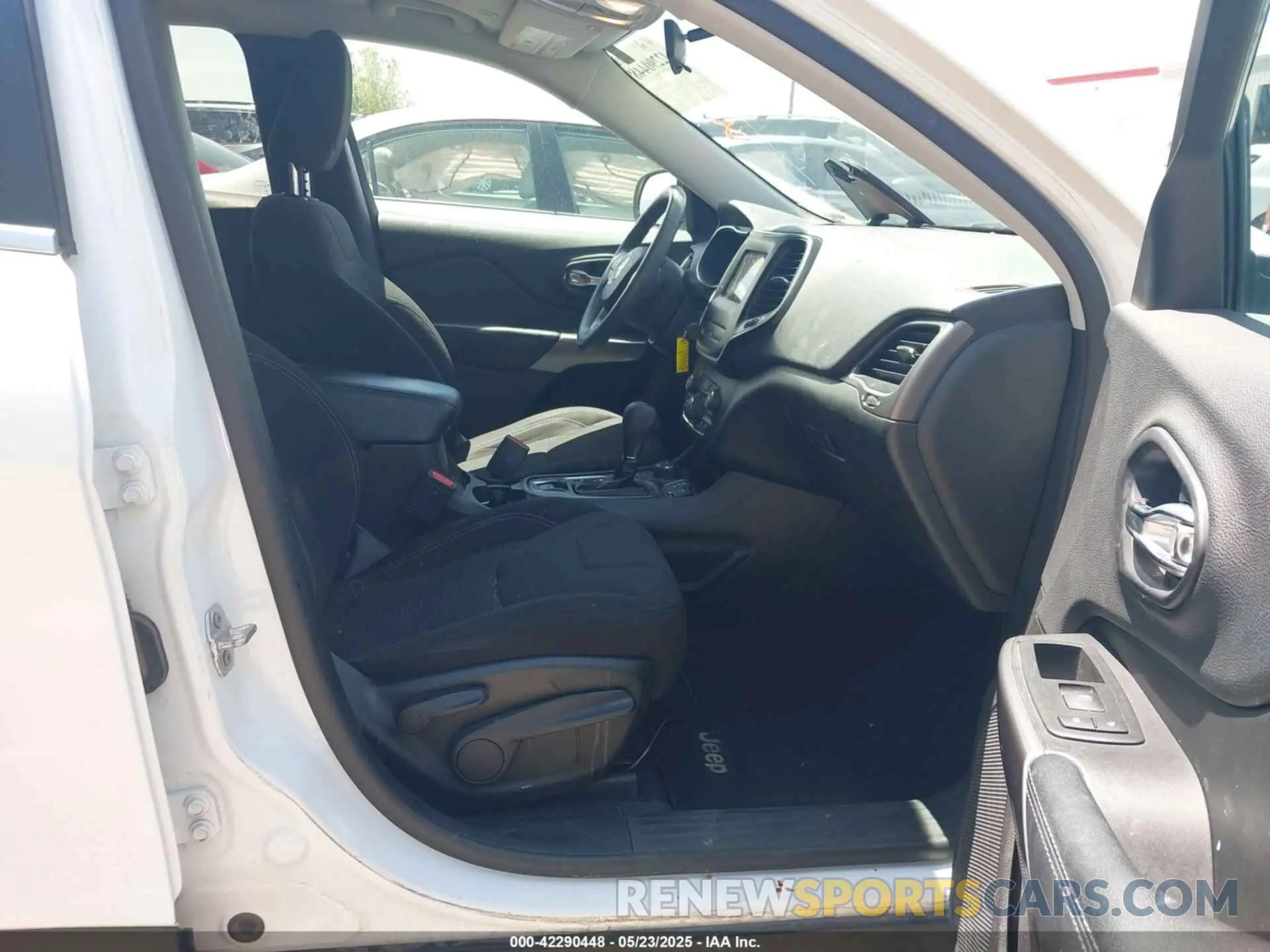 5 fotografías del automóvil dañado 1C4PJMCB1KD228813 JEEP CHEROKEE 2019