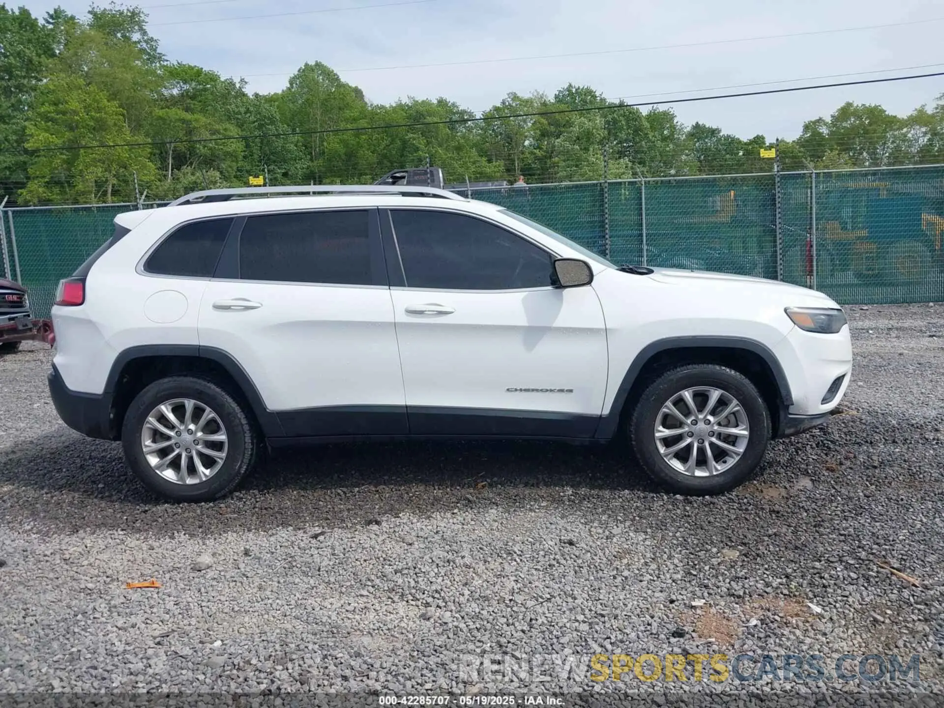 13 fotografías del automóvil dañado 1C4PJMCB2KD283559 JEEP CHEROKEE 2019