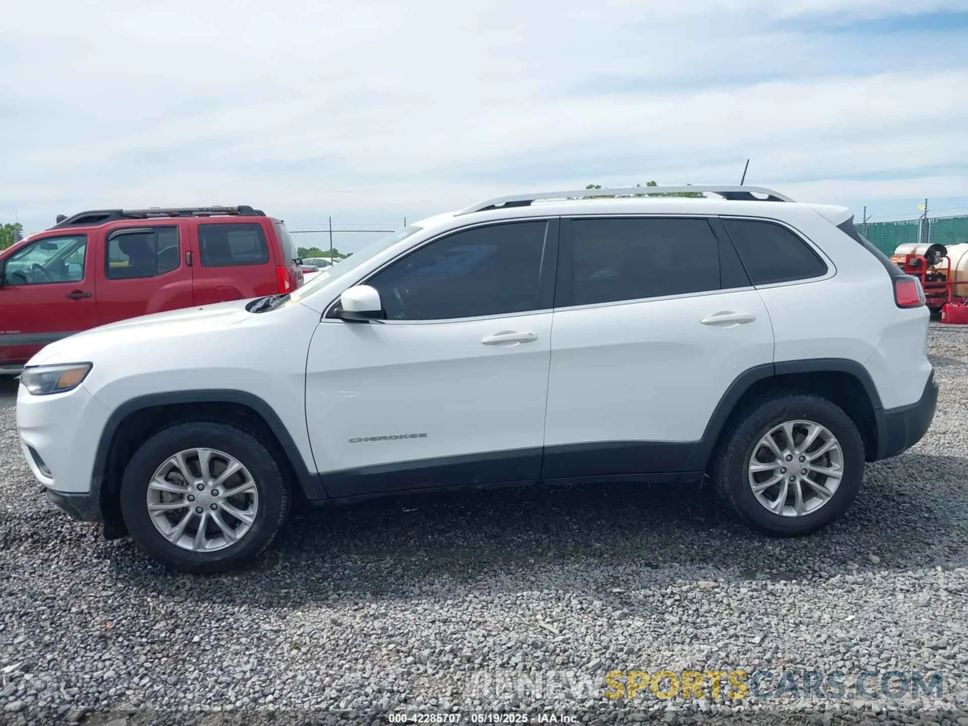 14 fotografías del automóvil dañado 1C4PJMCB2KD283559 JEEP CHEROKEE 2019