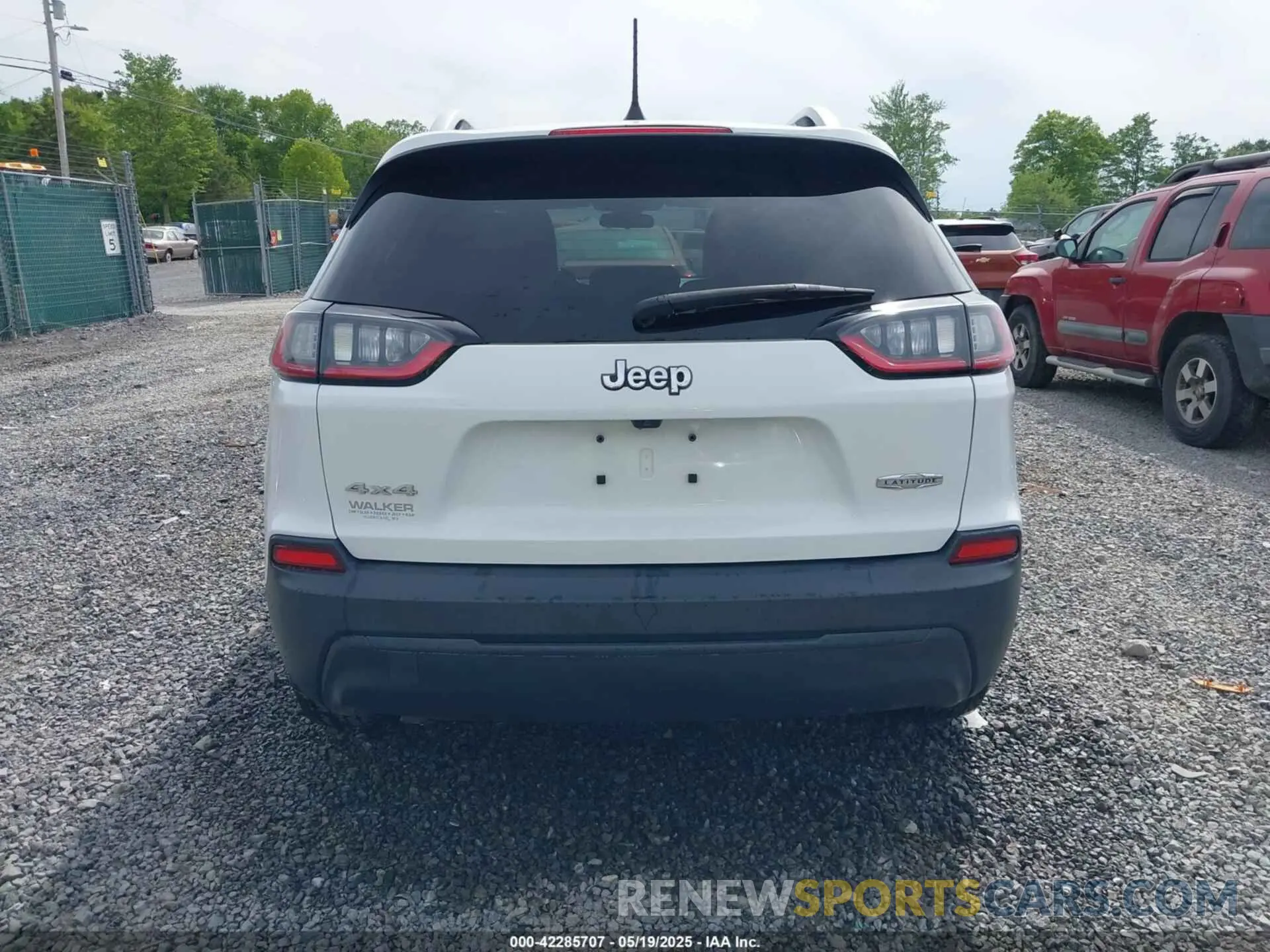 16 fotografías del automóvil dañado 1C4PJMCB2KD283559 JEEP CHEROKEE 2019