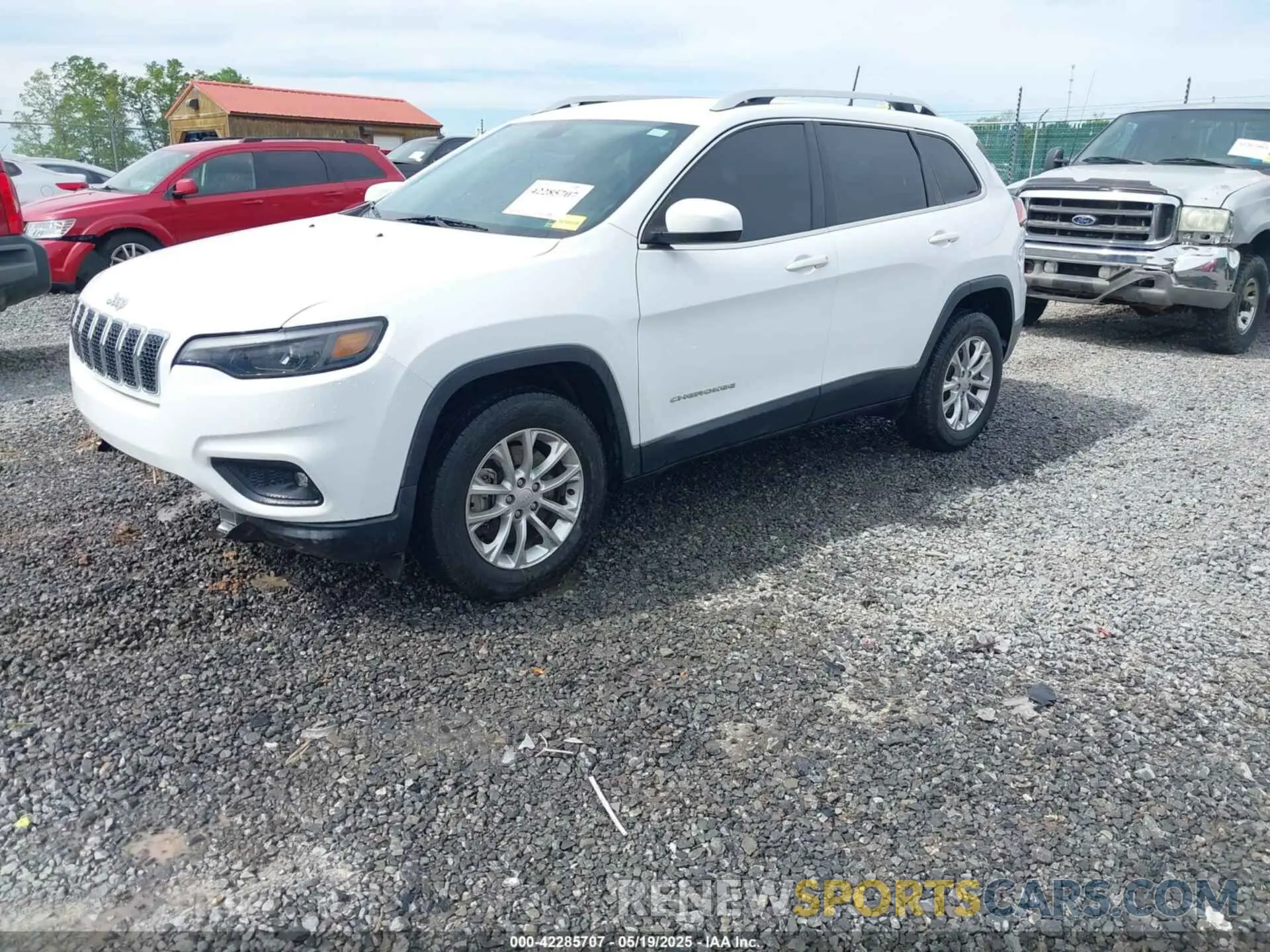 2 fotografías del automóvil dañado 1C4PJMCB2KD283559 JEEP CHEROKEE 2019