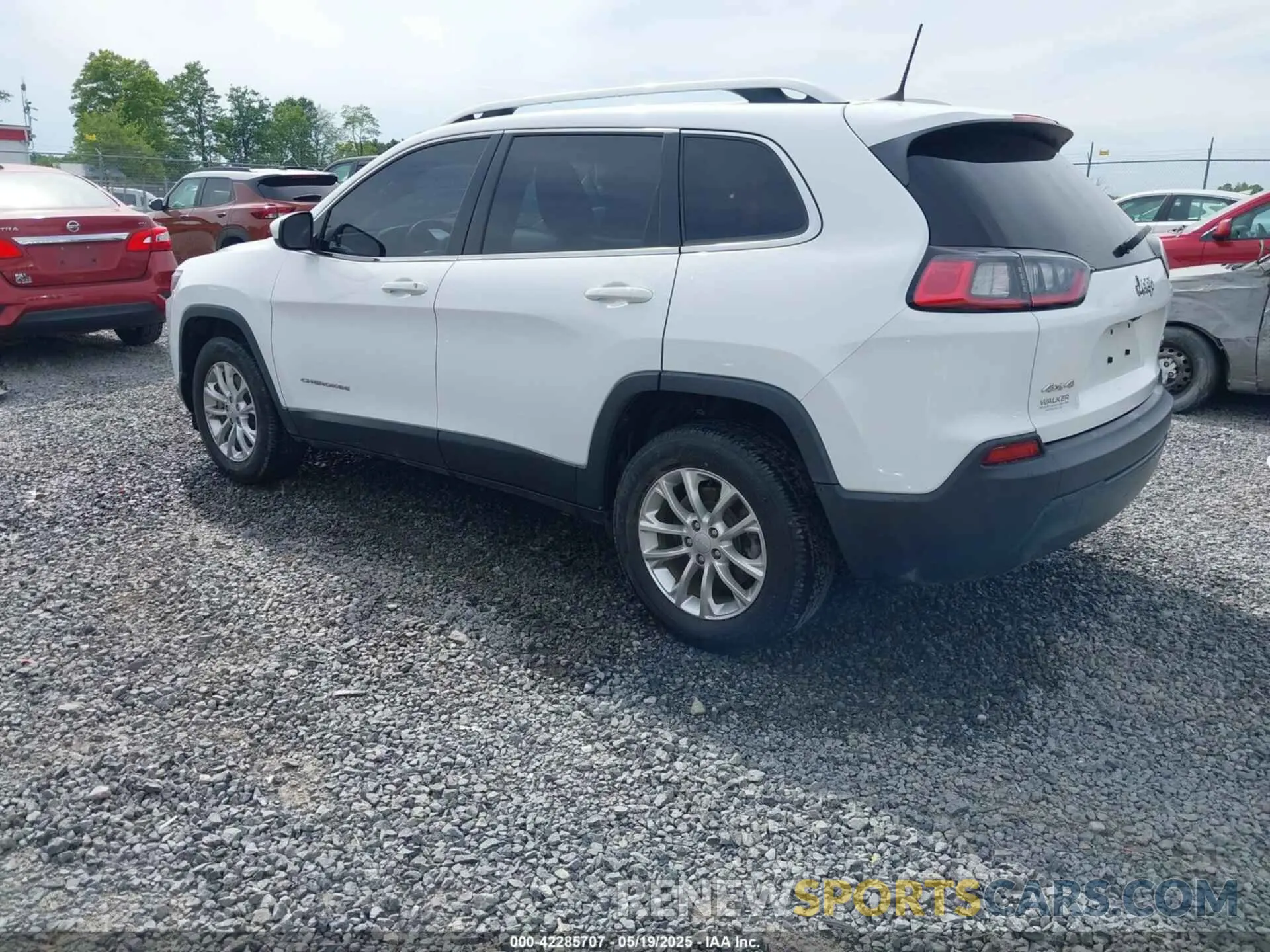 3 fotografías del automóvil dañado 1C4PJMCB2KD283559 JEEP CHEROKEE 2019