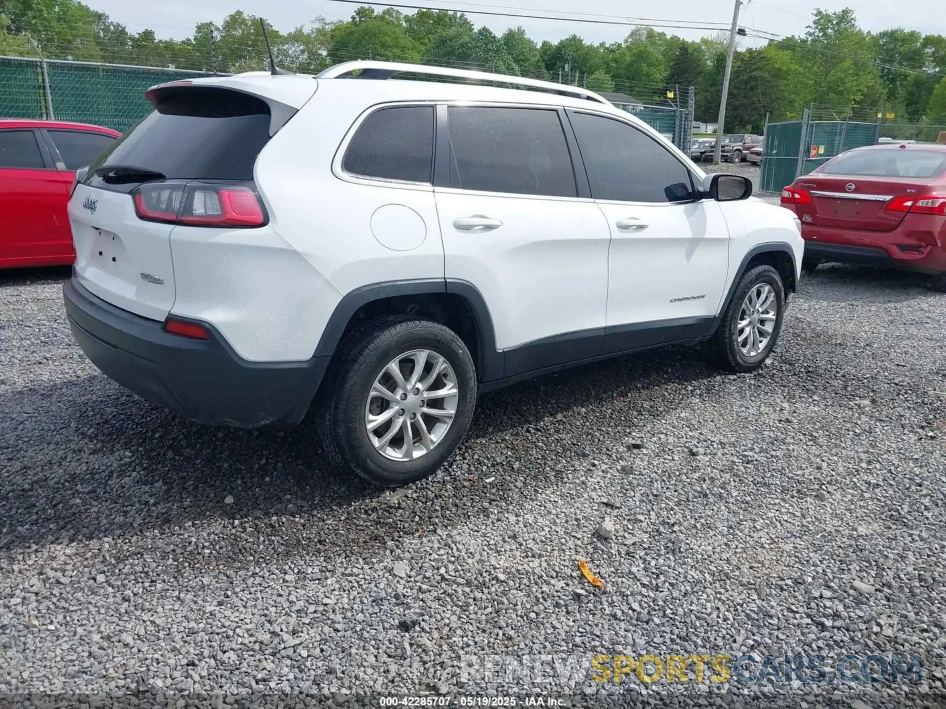 4 fotografías del automóvil dañado 1C4PJMCB2KD283559 JEEP CHEROKEE 2019