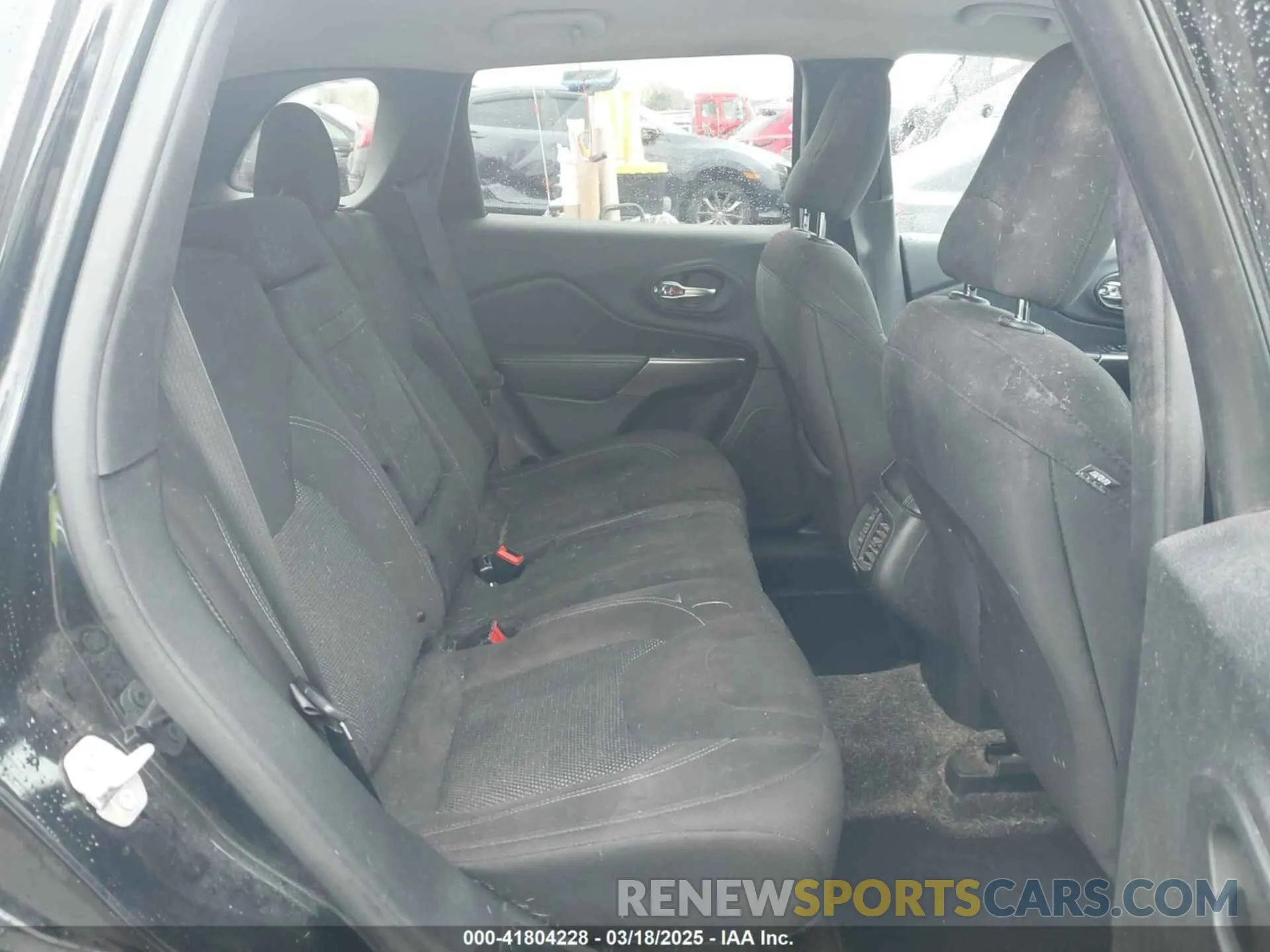 8 fotografías del automóvil dañado 1C4PJMCB3KD351478 JEEP CHEROKEE 2019