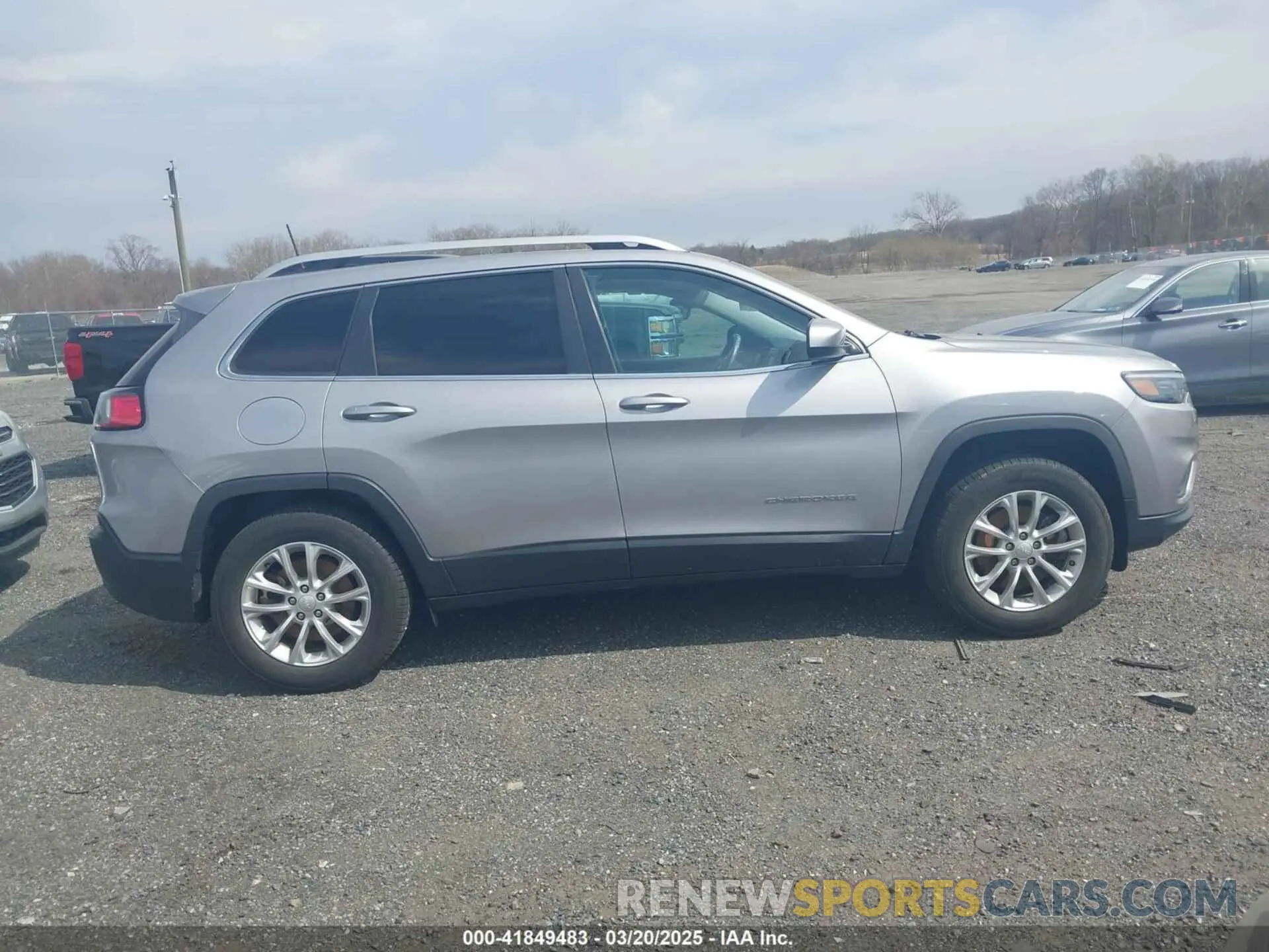 13 fotografías del automóvil dañado 1C4PJMCB4KD239465 JEEP CHEROKEE 2019