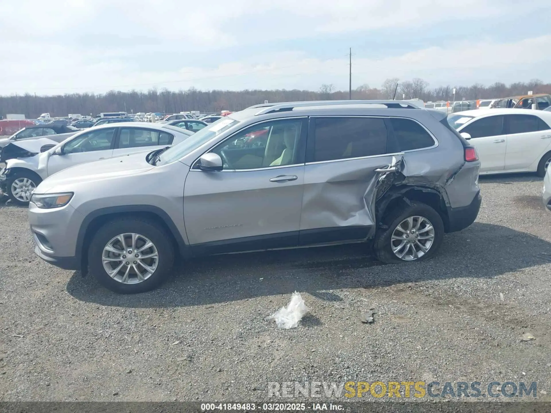 14 fotografías del automóvil dañado 1C4PJMCB4KD239465 JEEP CHEROKEE 2019
