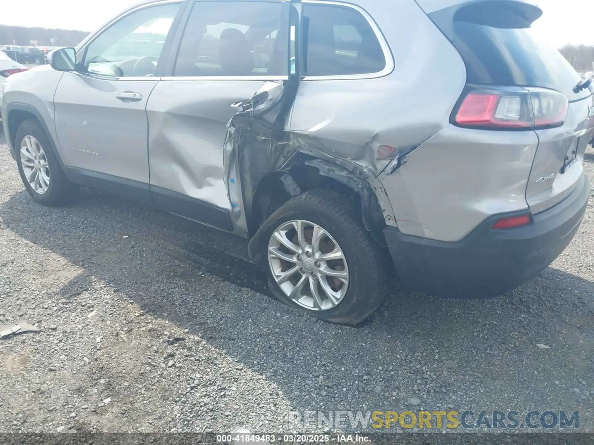 17 fotografías del automóvil dañado 1C4PJMCB4KD239465 JEEP CHEROKEE 2019