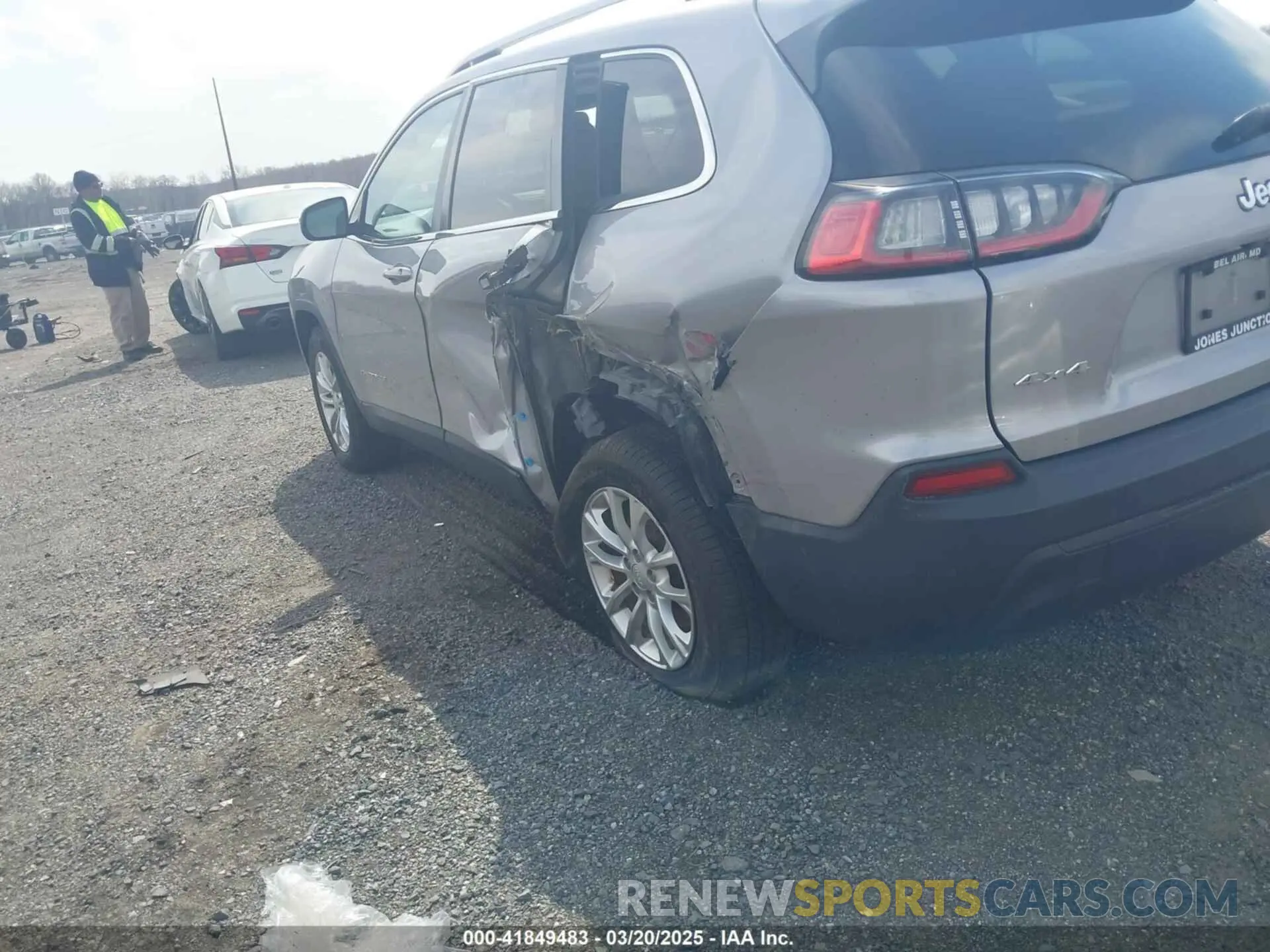18 fotografías del automóvil dañado 1C4PJMCB4KD239465 JEEP CHEROKEE 2019