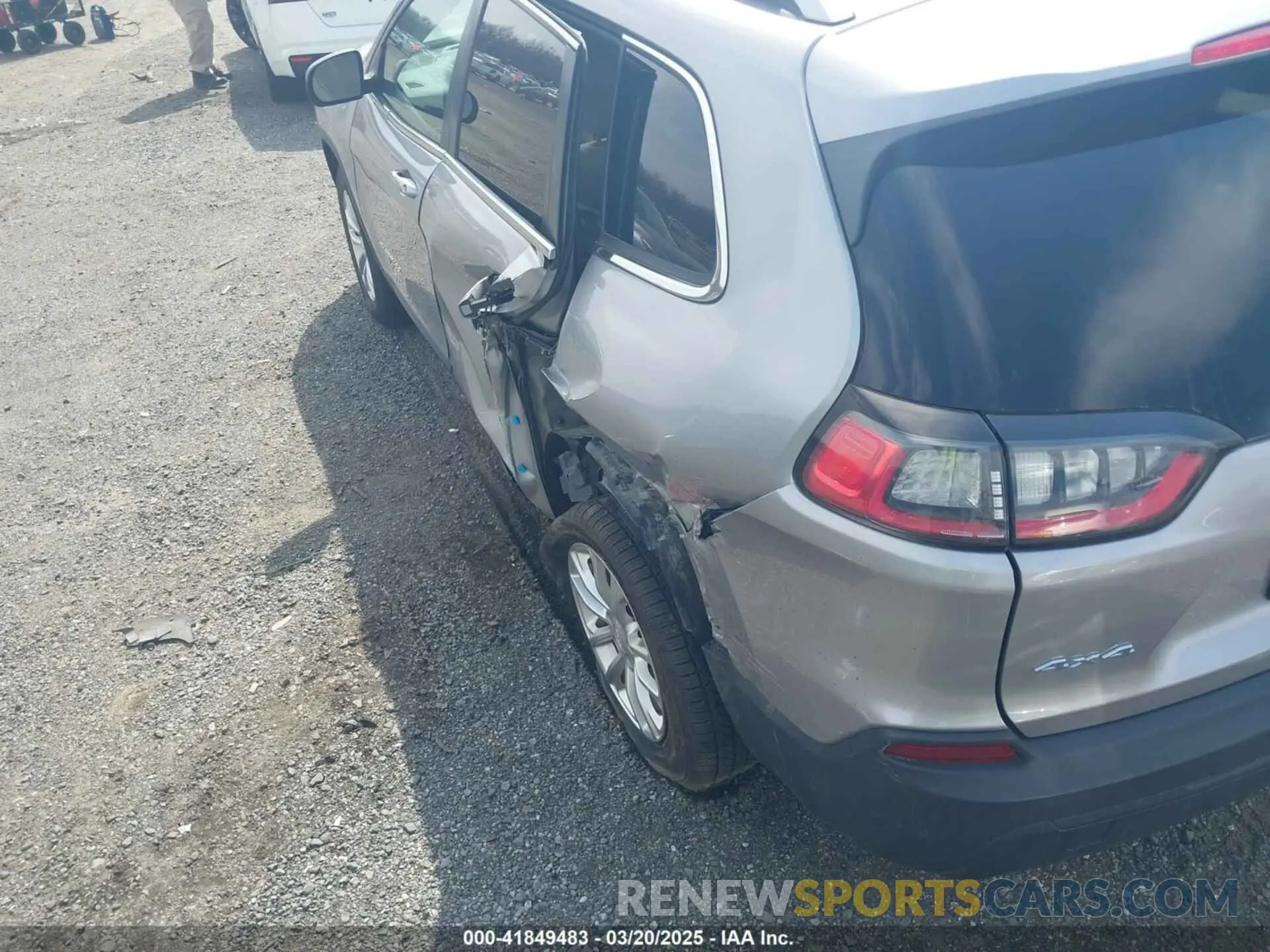 19 fotografías del automóvil dañado 1C4PJMCB4KD239465 JEEP CHEROKEE 2019
