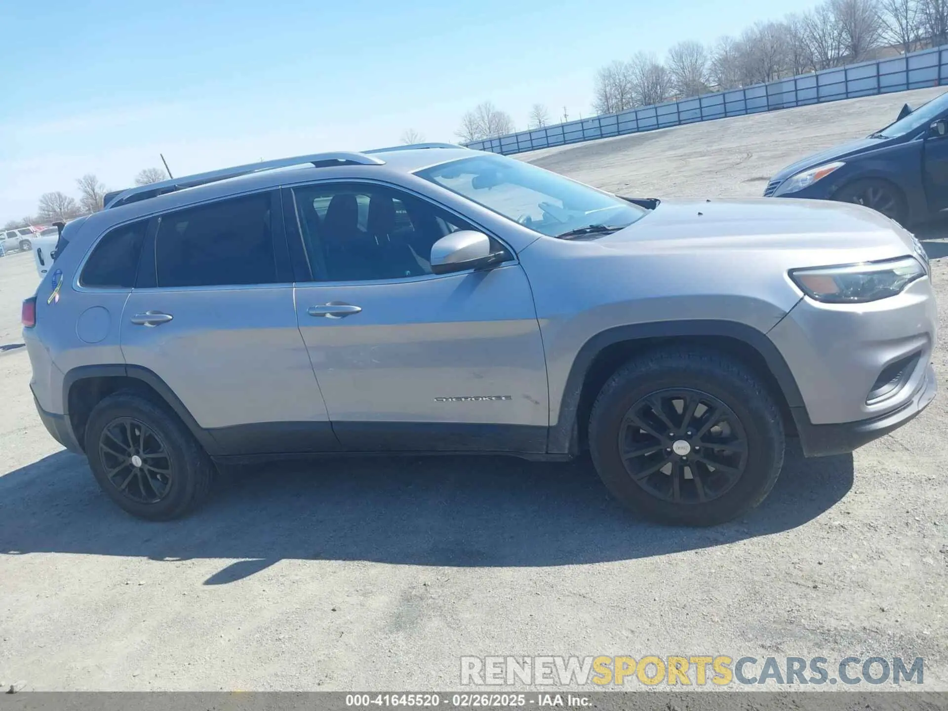 13 fotografías del automóvil dañado 1C4PJMCB9KD442979 JEEP CHEROKEE 2019