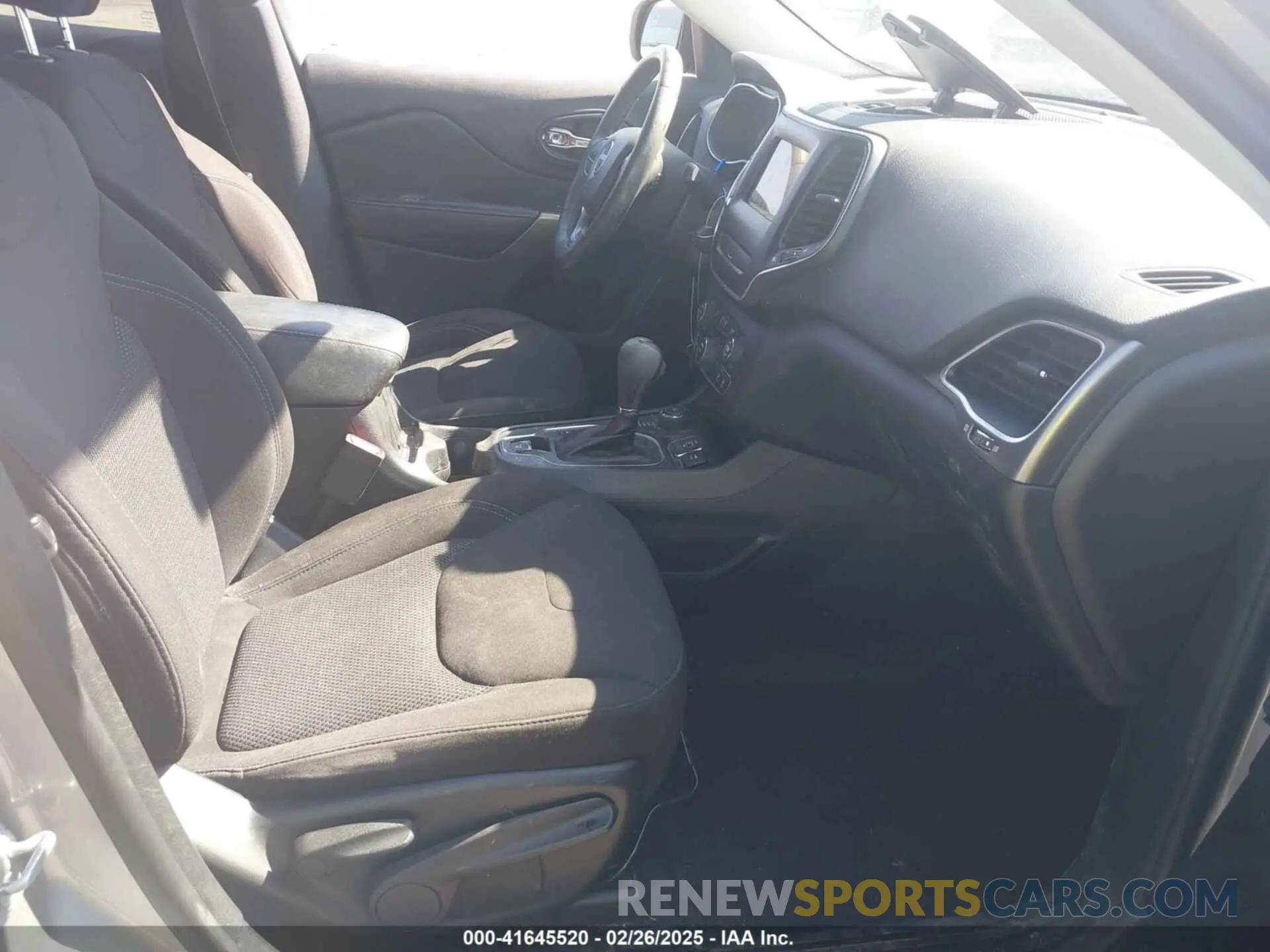 5 fotografías del automóvil dañado 1C4PJMCB9KD442979 JEEP CHEROKEE 2019