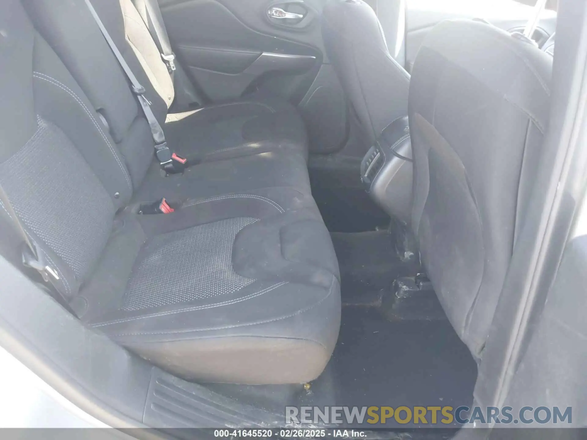 8 fotografías del automóvil dañado 1C4PJMCB9KD442979 JEEP CHEROKEE 2019