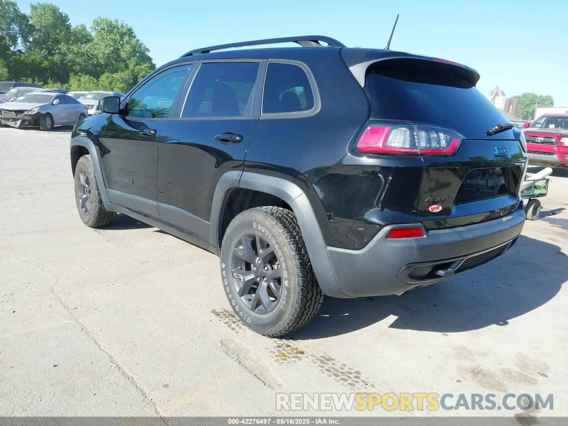 3 fotografías del automóvil dañado 1C4PJMCX2KD473275 JEEP CHEROKEE 2019