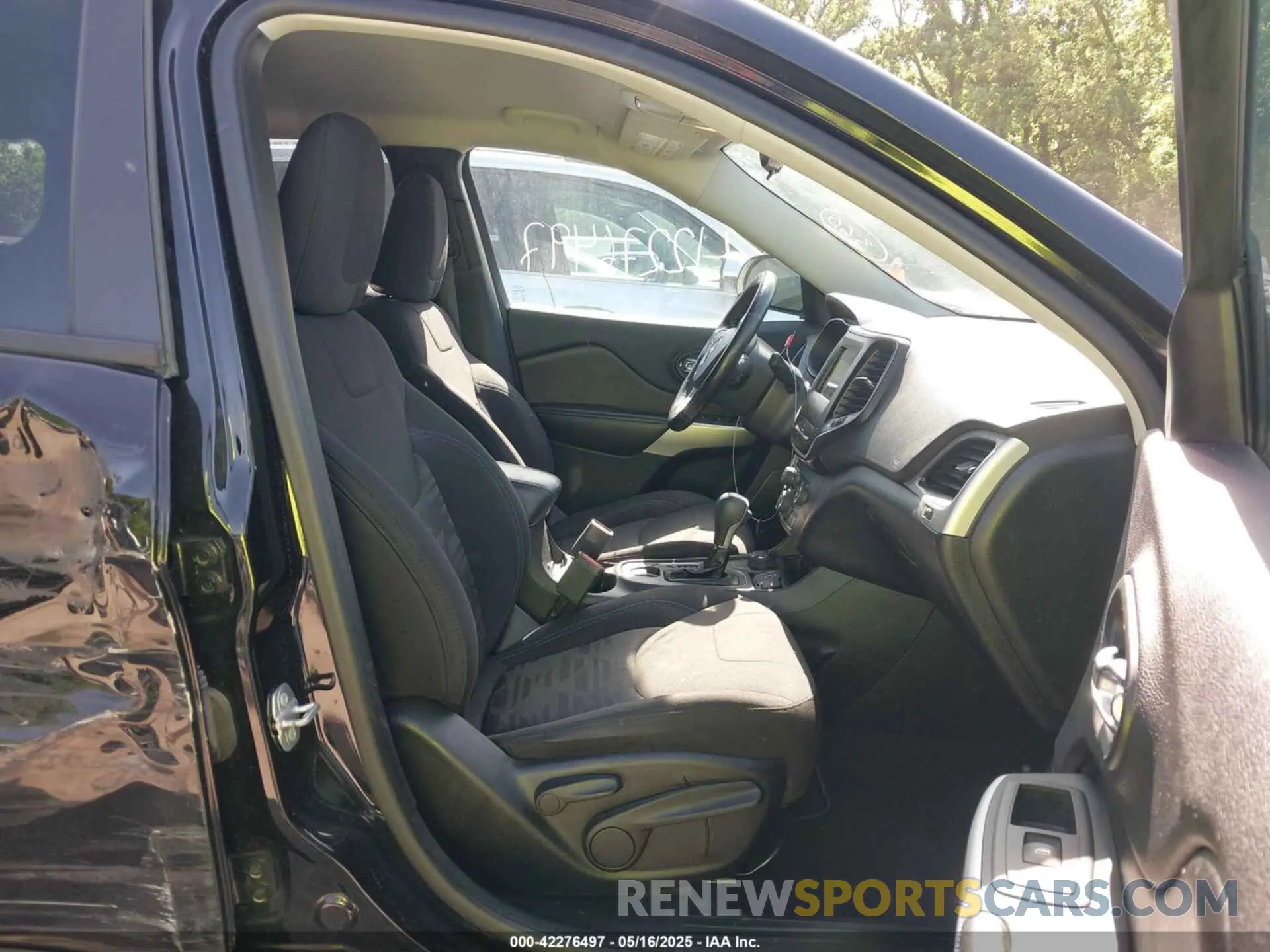 5 fotografías del automóvil dañado 1C4PJMCX2KD473275 JEEP CHEROKEE 2019