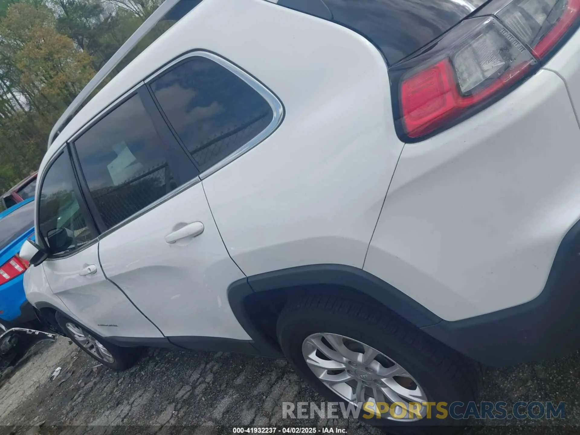 14 fotografías del automóvil dañado 1C4PJMCX8KD337314 JEEP CHEROKEE 2019