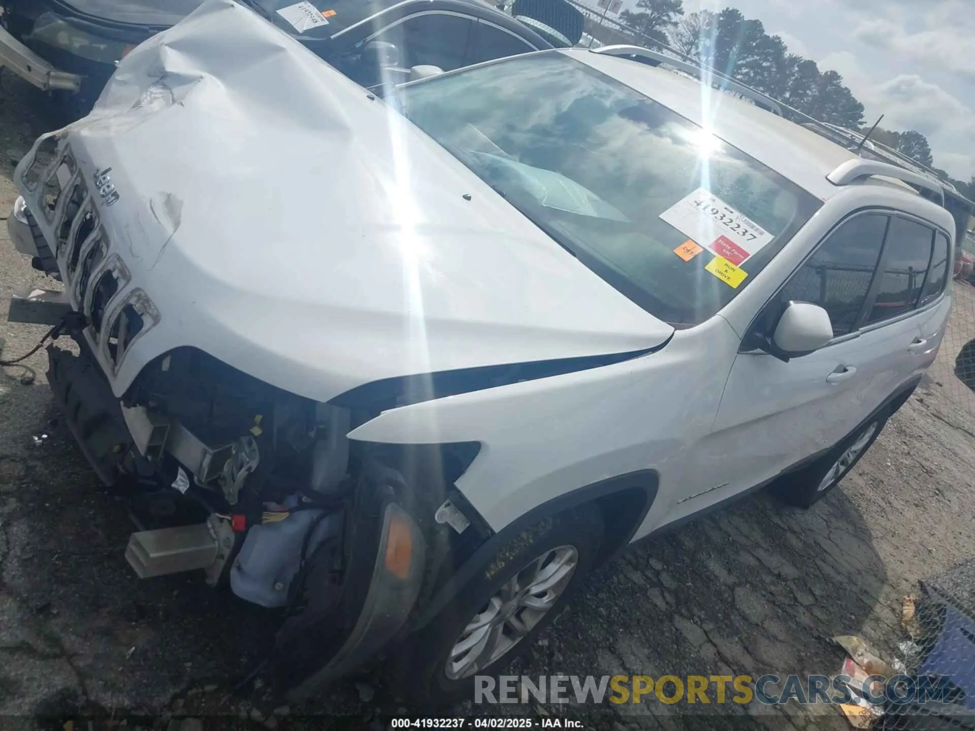 2 fotografías del automóvil dañado 1C4PJMCX8KD337314 JEEP CHEROKEE 2019