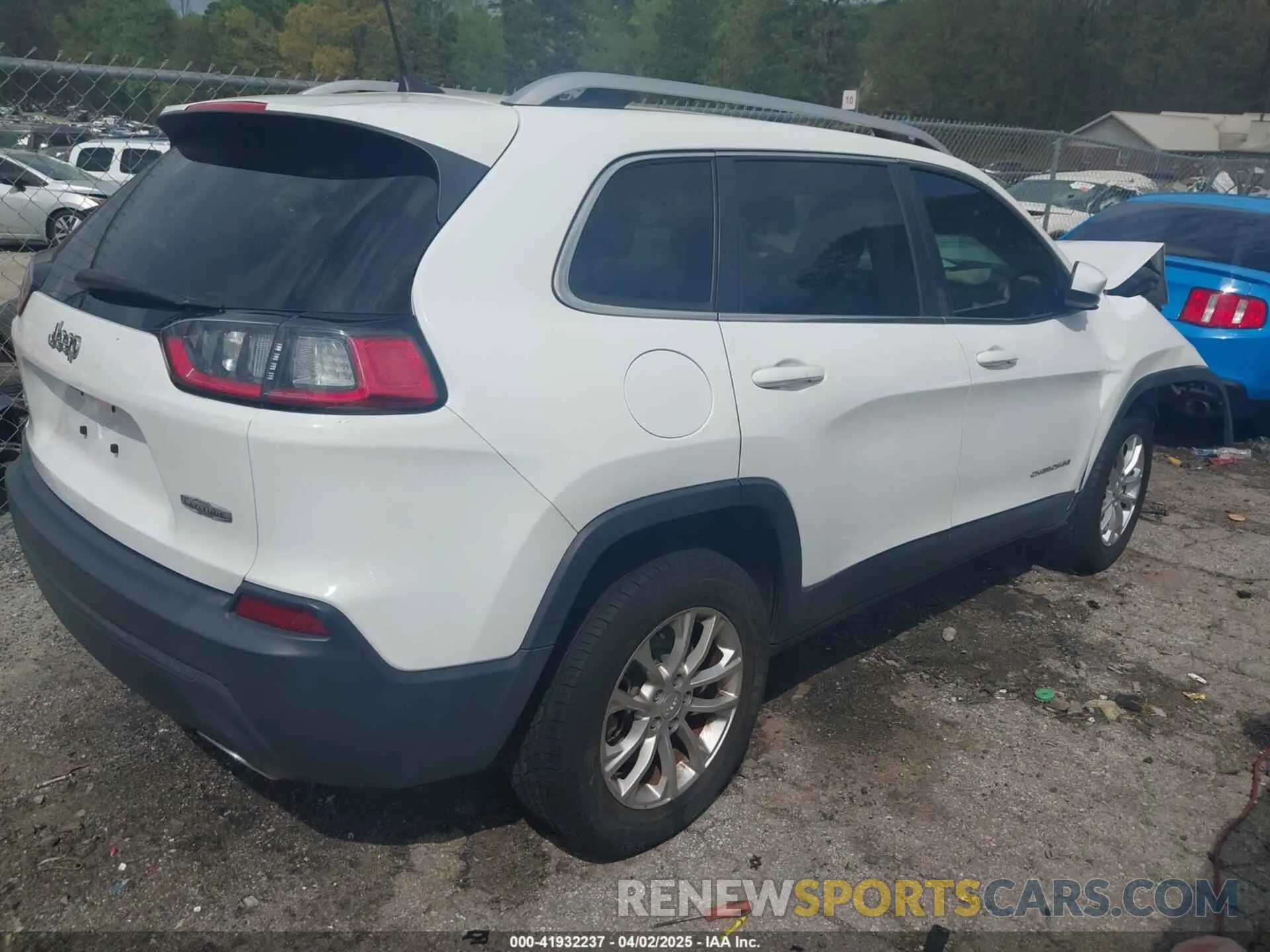 4 fotografías del automóvil dañado 1C4PJMCX8KD337314 JEEP CHEROKEE 2019