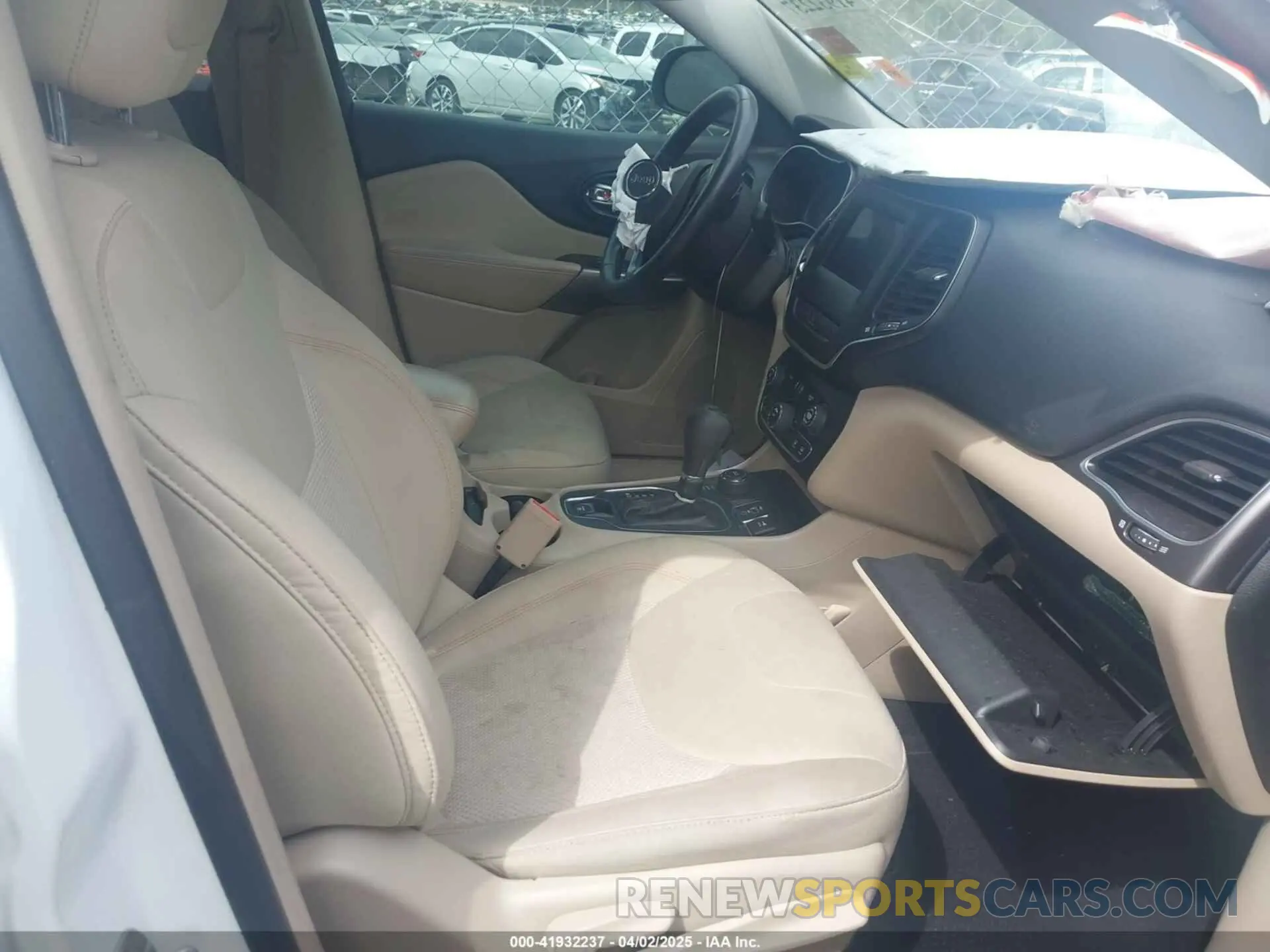 5 fotografías del automóvil dañado 1C4PJMCX8KD337314 JEEP CHEROKEE 2019