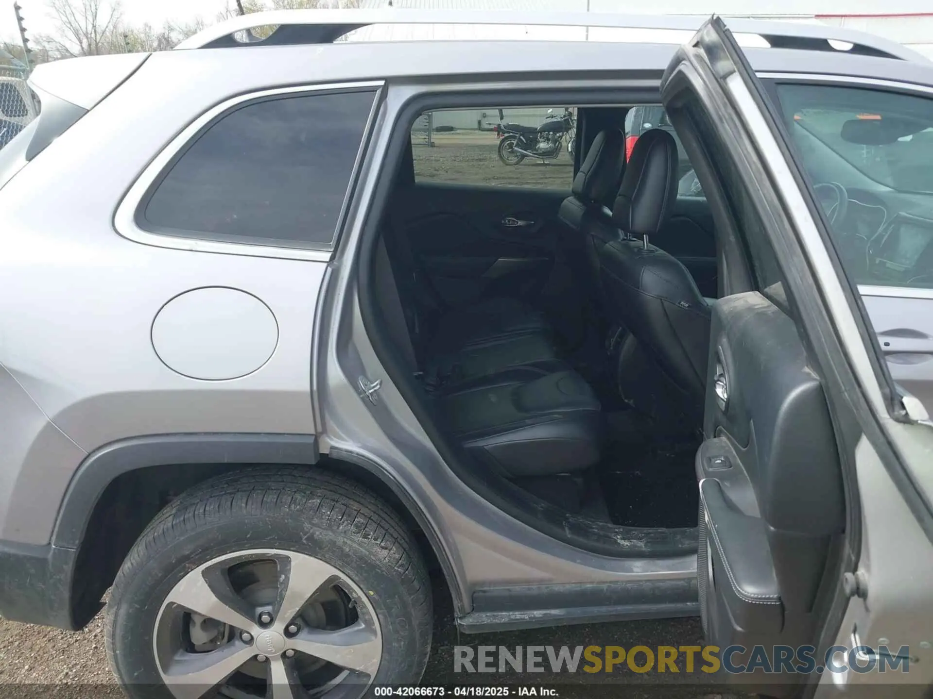 8 fotografías del automóvil dañado 1C4PJMDN3KD178909 JEEP CHEROKEE 2019