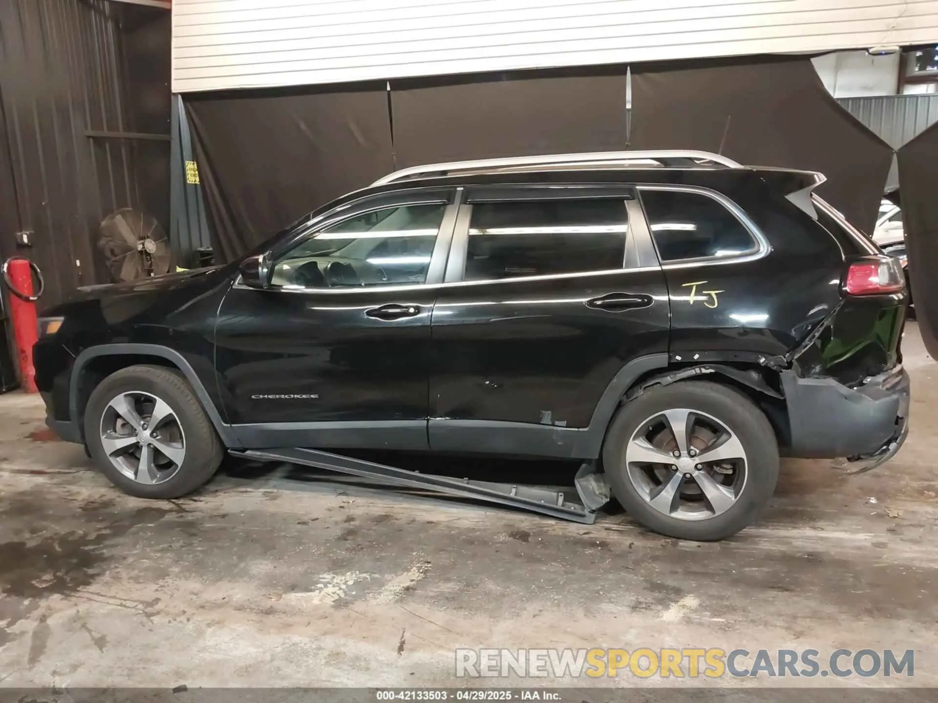 15 fotografías del automóvil dañado 1C4PJMDN4KD238762 JEEP CHEROKEE 2019