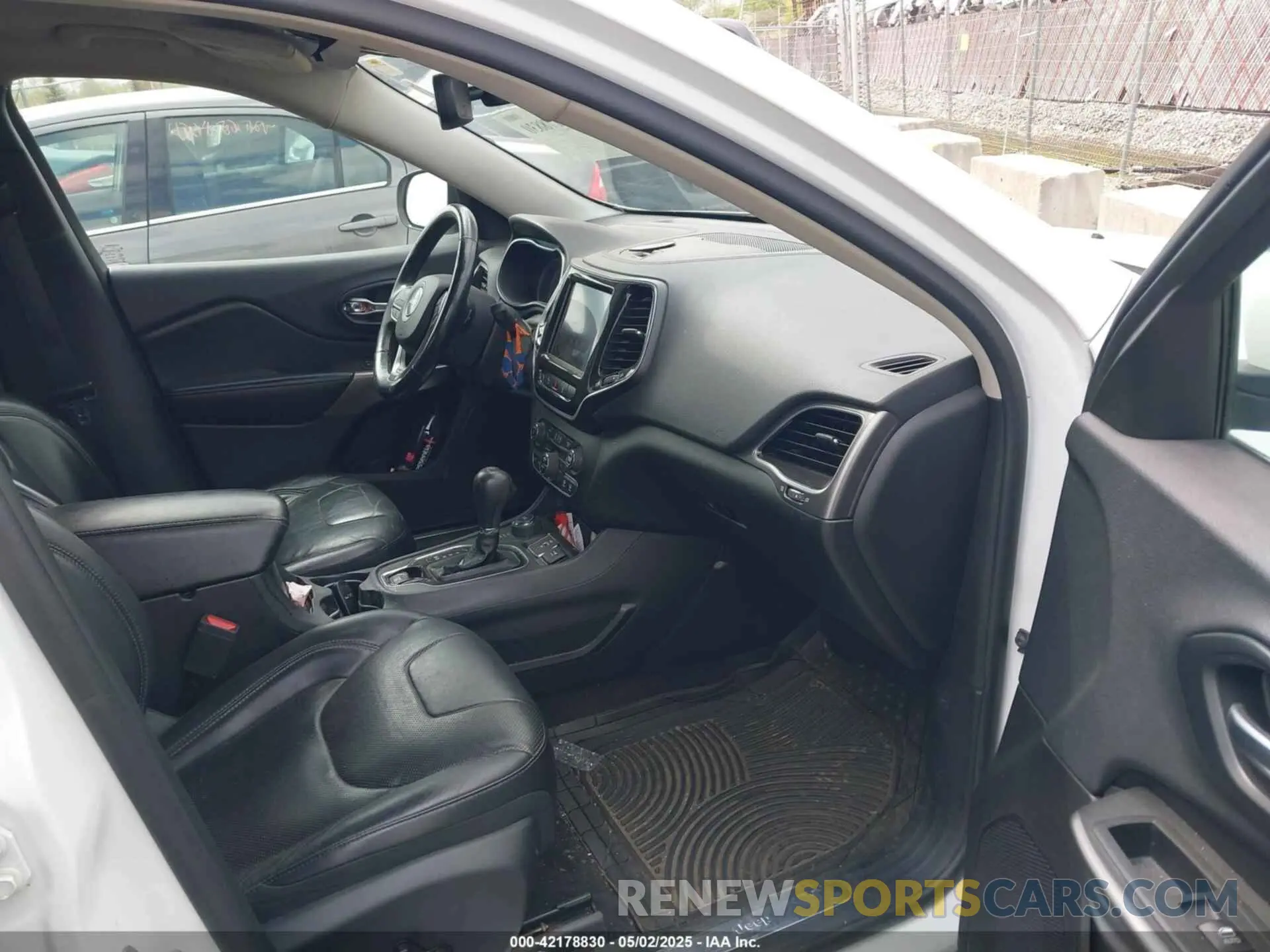 5 fotografías del automóvil dañado 1C4PJMDN9KD180308 JEEP CHEROKEE 2019