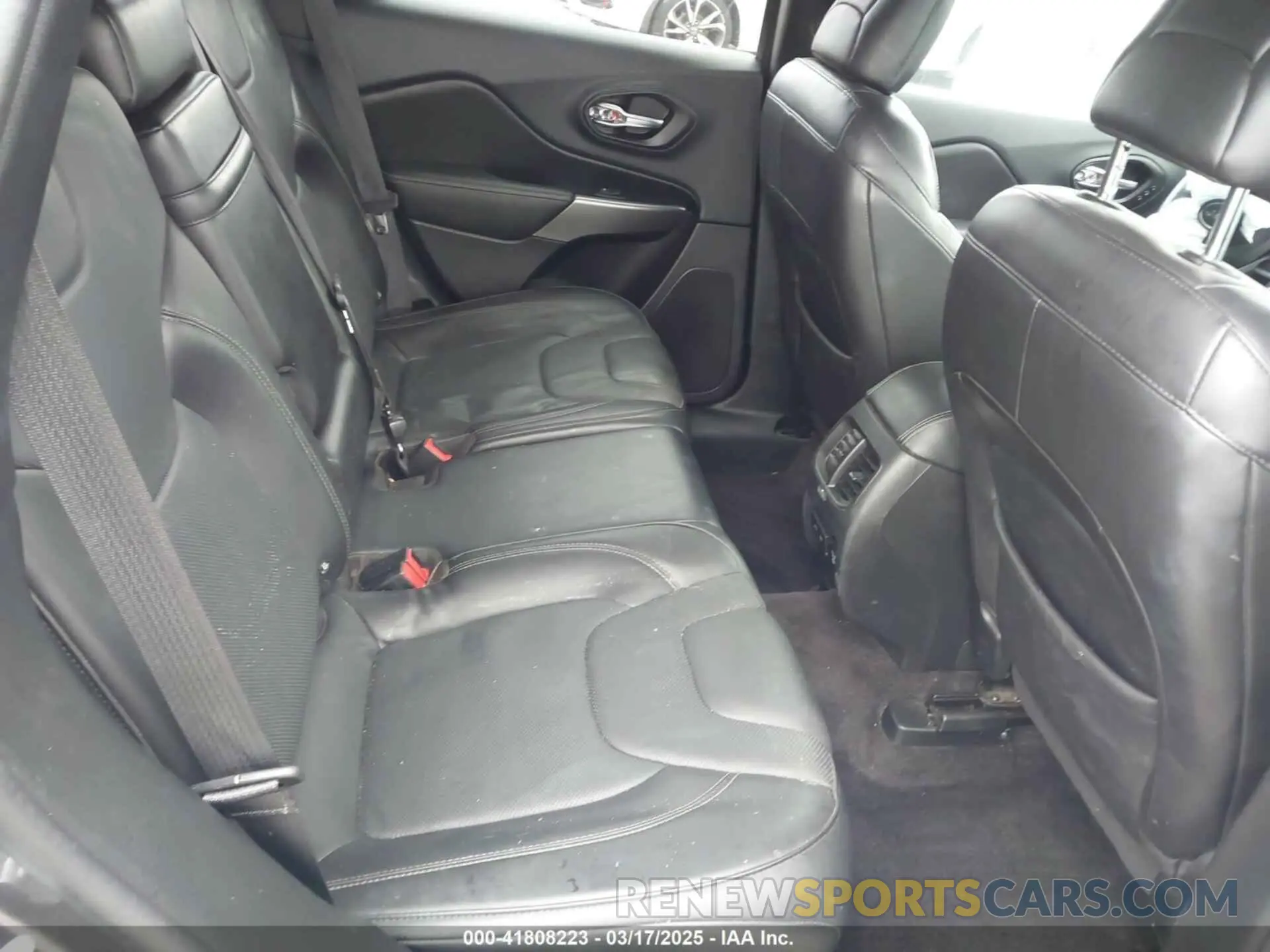 8 fotografías del automóvil dañado 1C4PJMDX6KD103879 JEEP CHEROKEE 2019