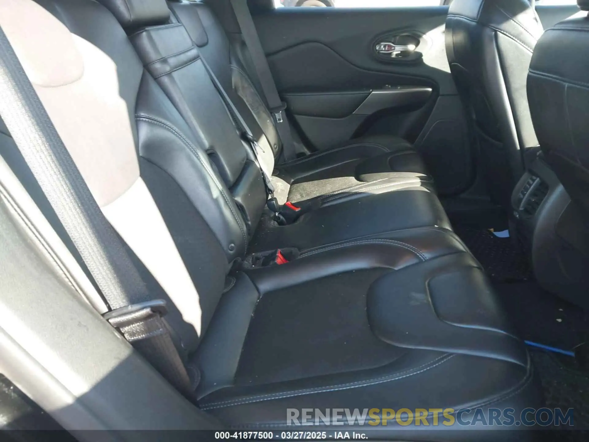 8 fotografías del automóvil dañado 1C4PJMLB2KD261304 JEEP CHEROKEE 2019